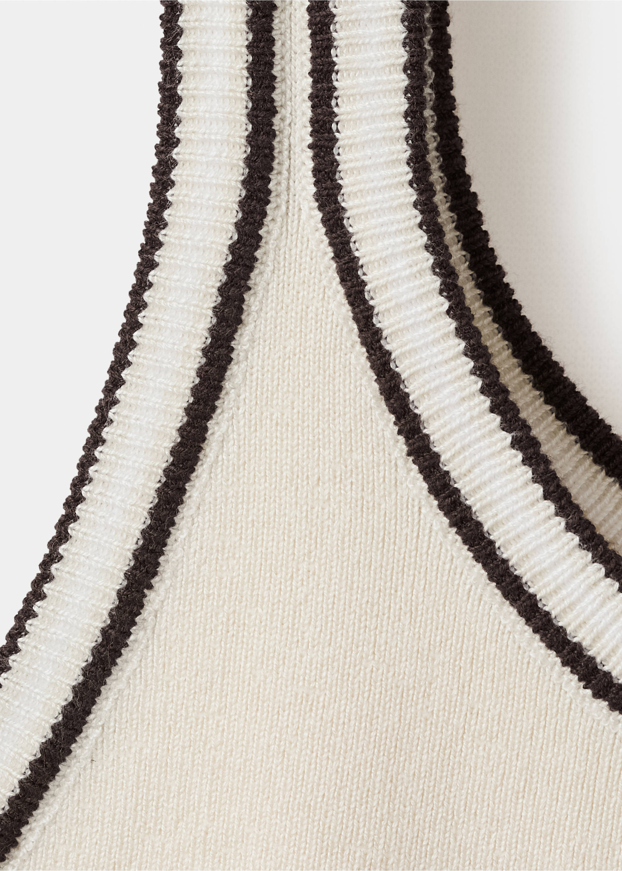 Top with embroidered message and contrasting trim - Details of the article 8, Ecru. Ref: 27087162-00.