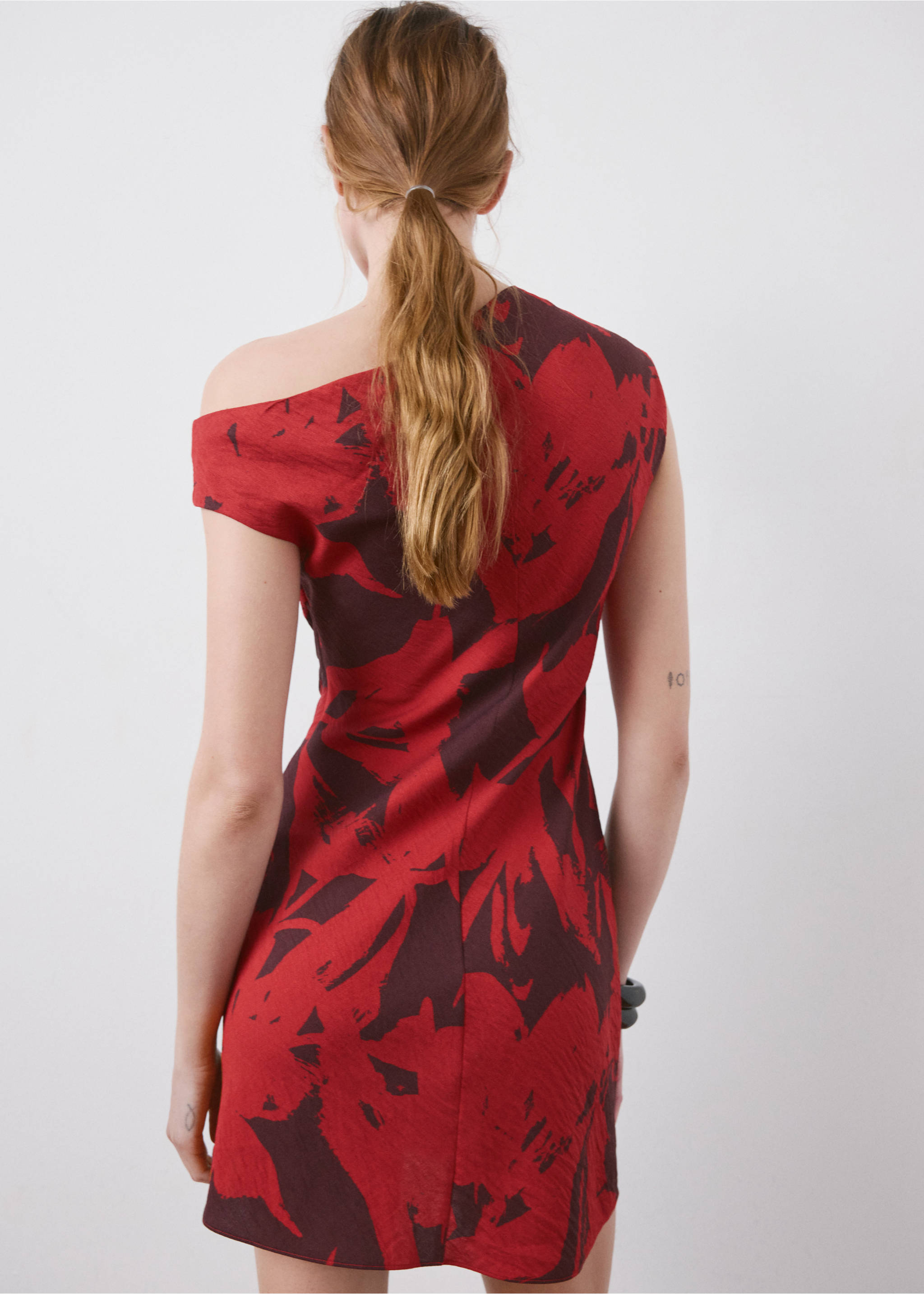 Short patterned dress - Reverse of the article, Red. Ref: 27087167-00.