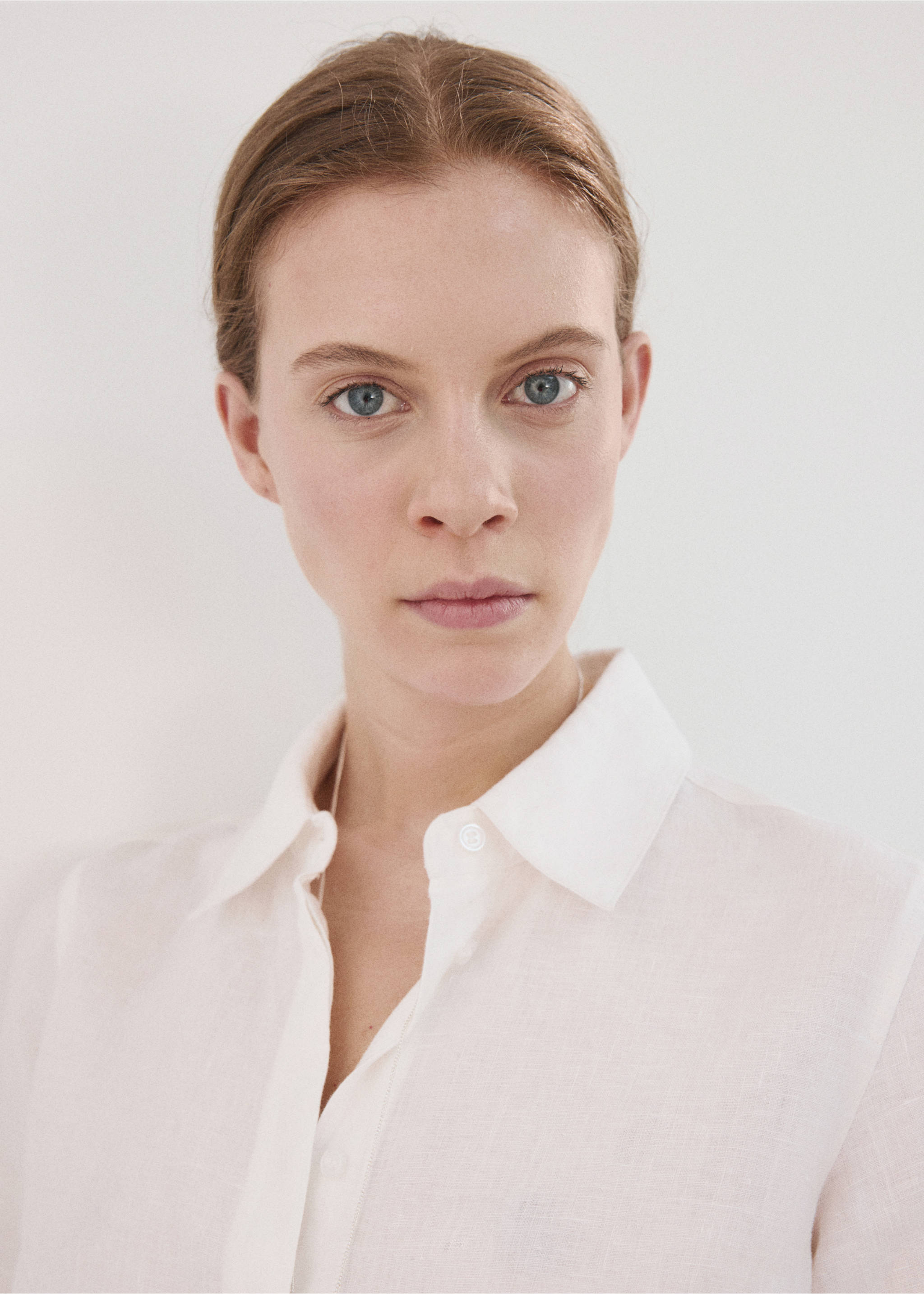 Camisa recta lino - Detalle del artículo 1, Blanco. Ref: 27087781-00.