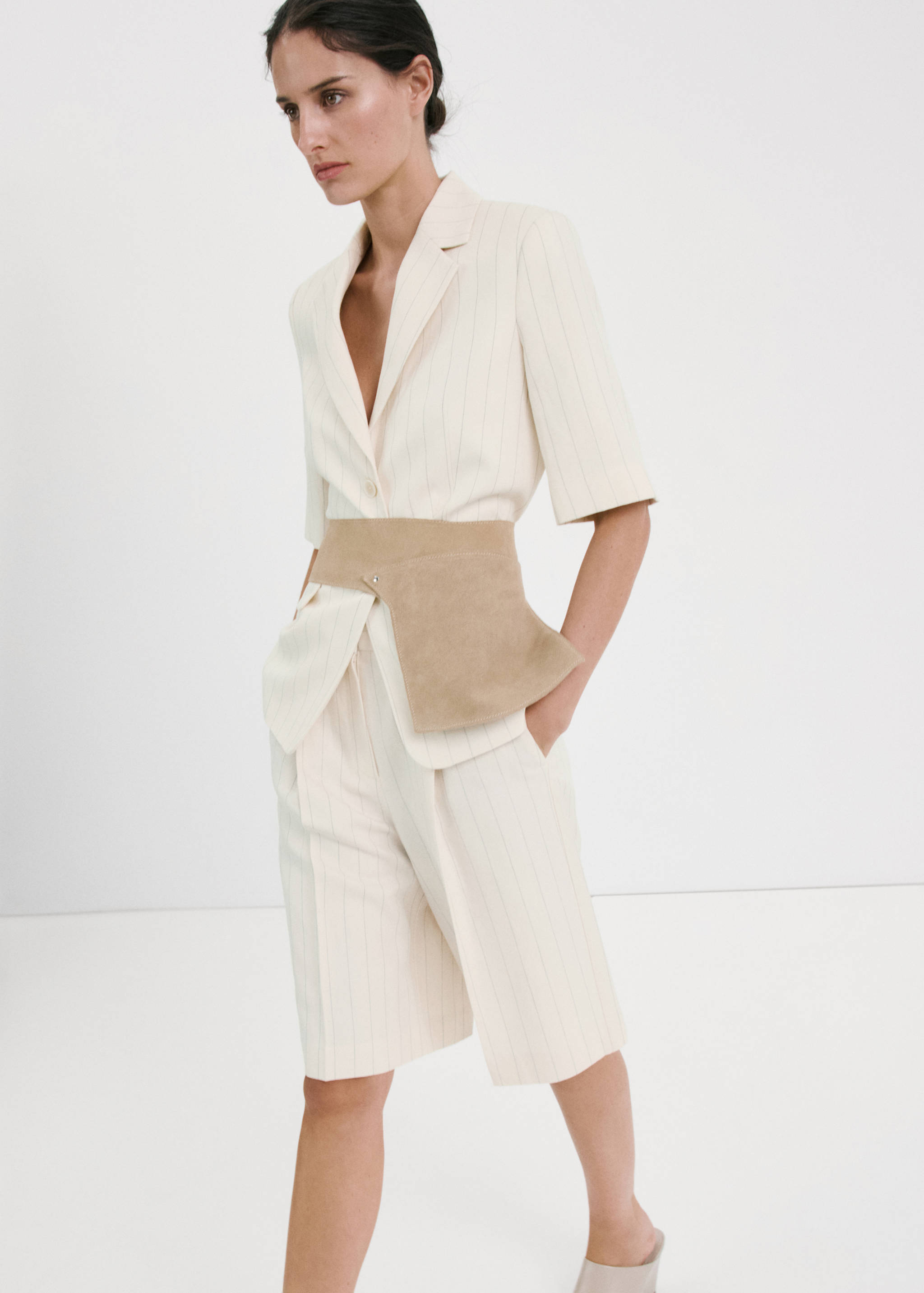 Blazer costume lin ceinture - Plan moyen