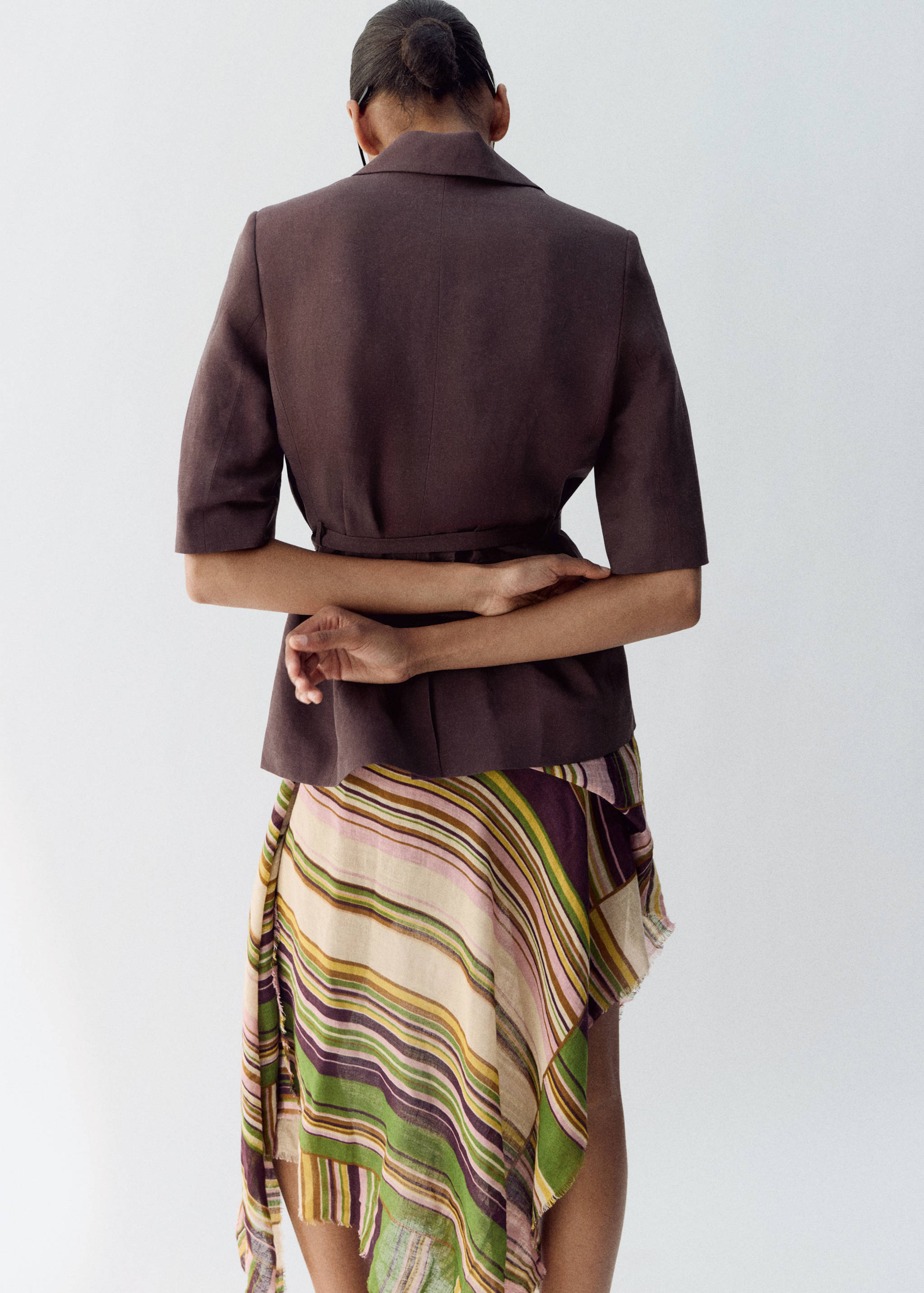 Linen suit blazer with belt - Reverse of the article