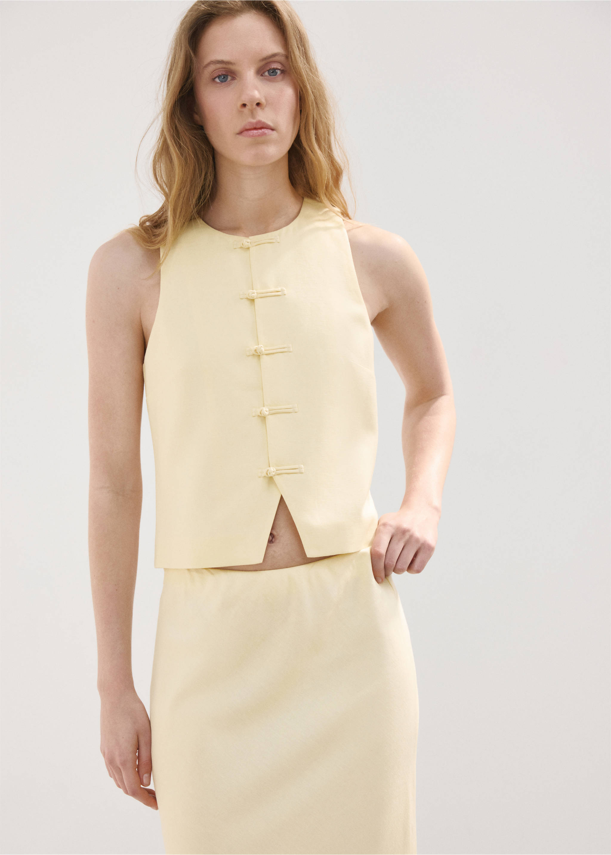 Linen-blend straight skirt - Details of the article 1, Vanilla. Ref: 27087783-00.