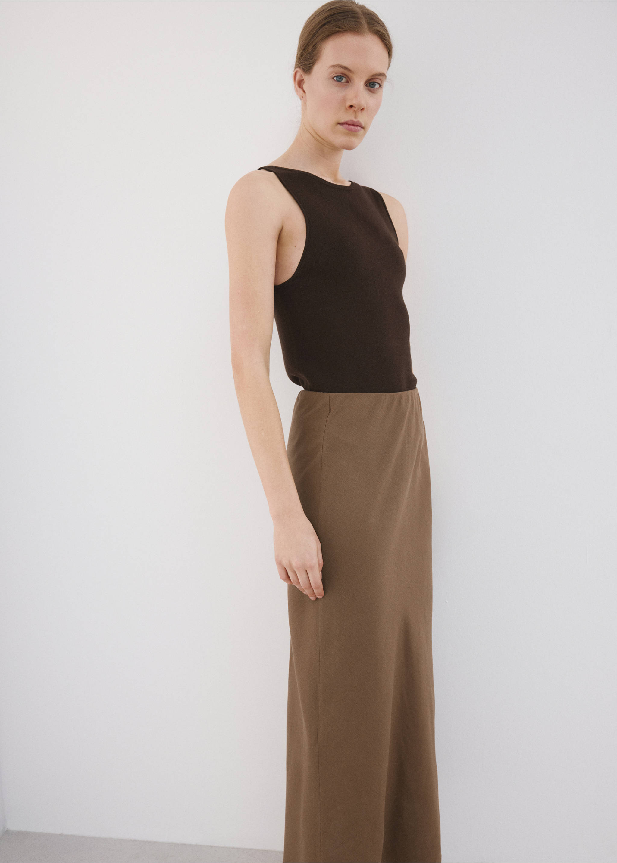 Linen-blend straight skirt - Details of the article 2, Brown. Ref: 27087783-00.