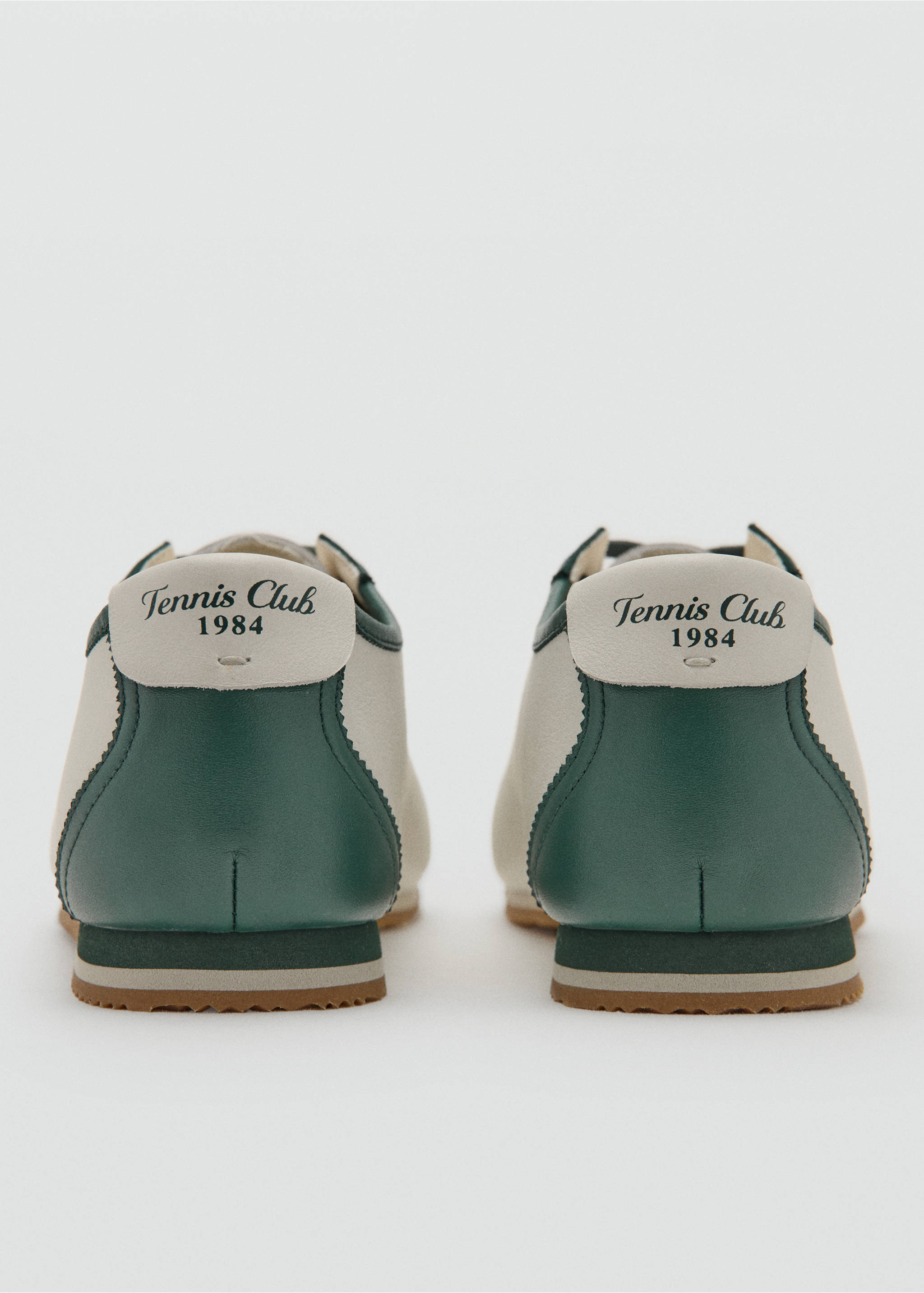 أحذية رياضية مزودة باجزاء من الجلد - تفاصيل المنتج 2, أبيض. Ref: 27087784-00.