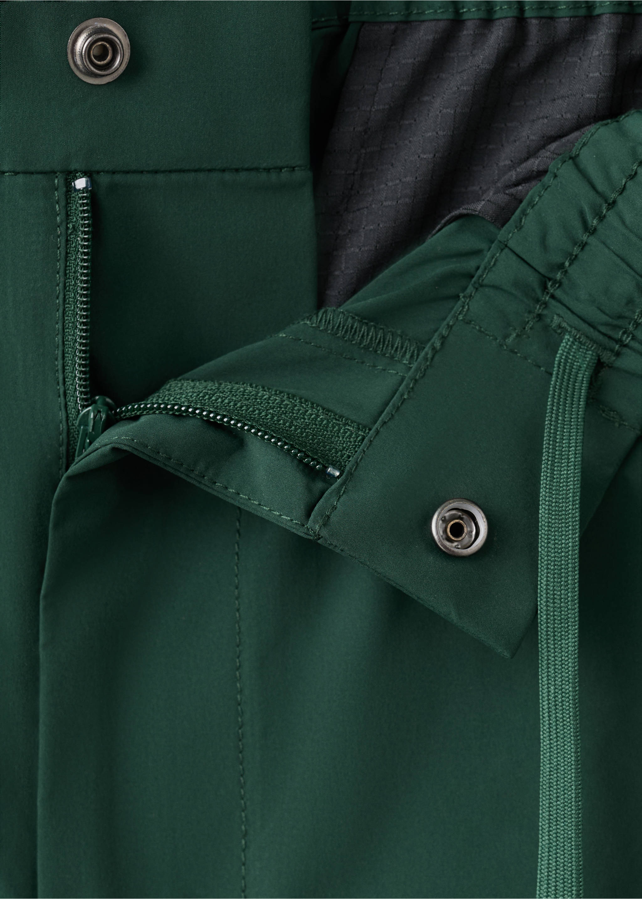 Bermuda regular-fit brodé - Détail de l'article 8, Vert foncé. Ref: 27087786-00.