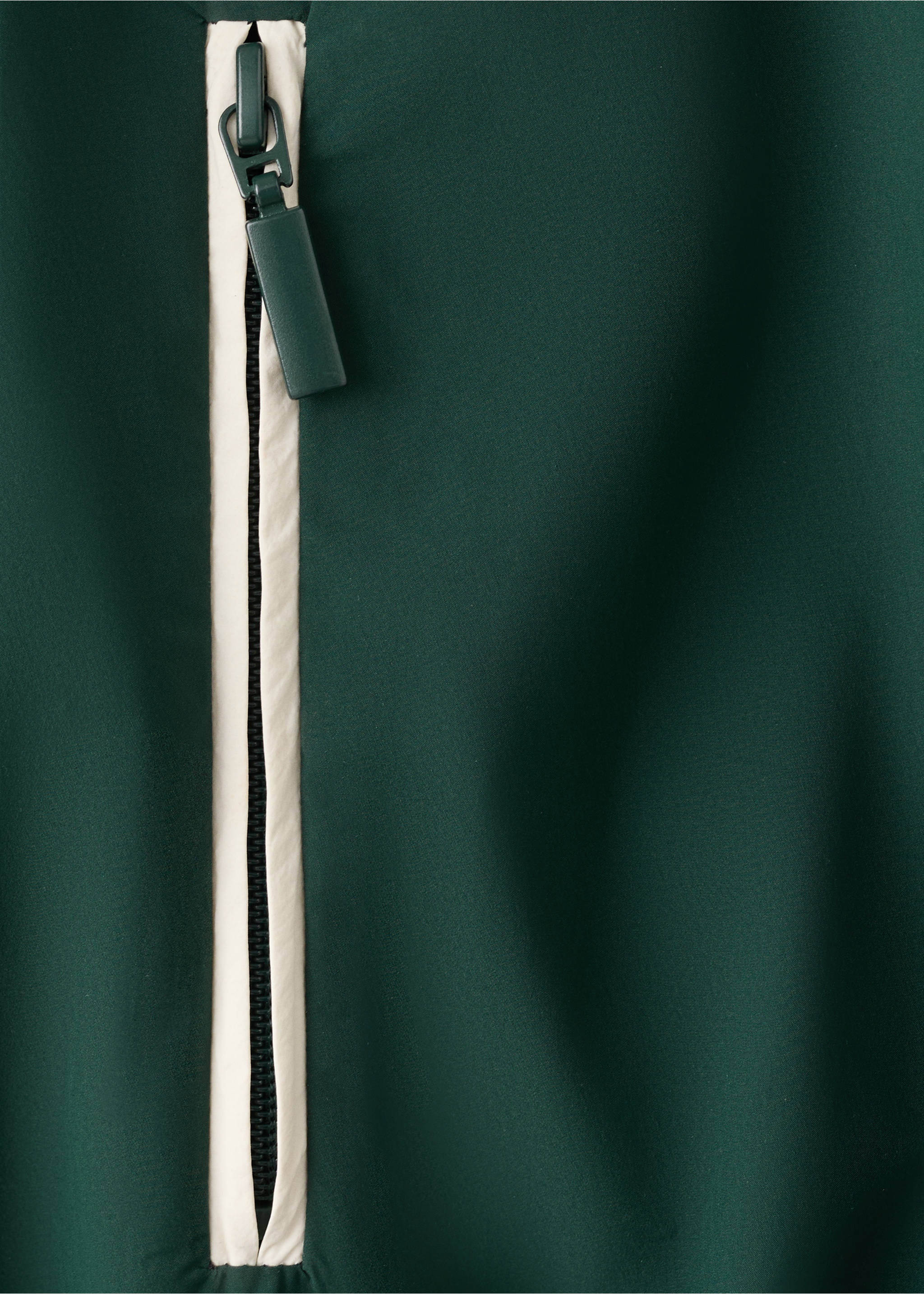 Contrast striped jacket - Details of the article 8, Green. Ref: 27087793-00.