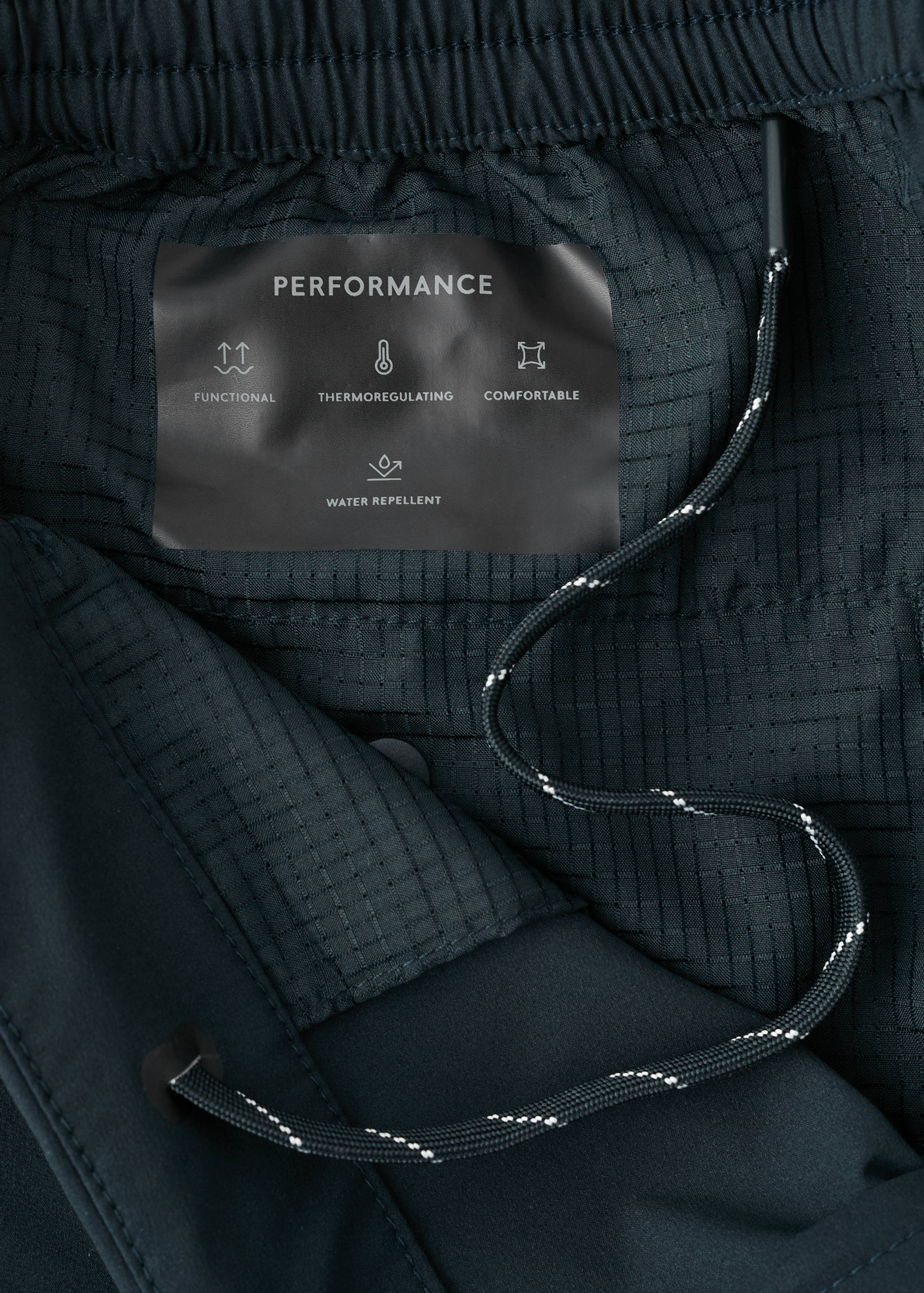 شورت برمودا كومفورت ستريتش مقاوم للماء - تفاصيل المنتج 0