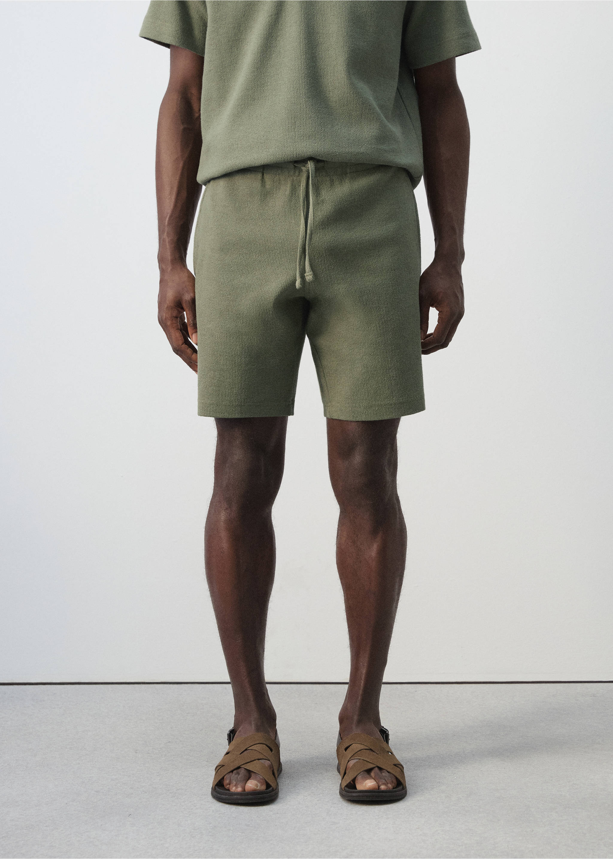 Bermude bumbac textură cu șnur - Plan mediu, Verde-pădure. Ref: 27087896-00.