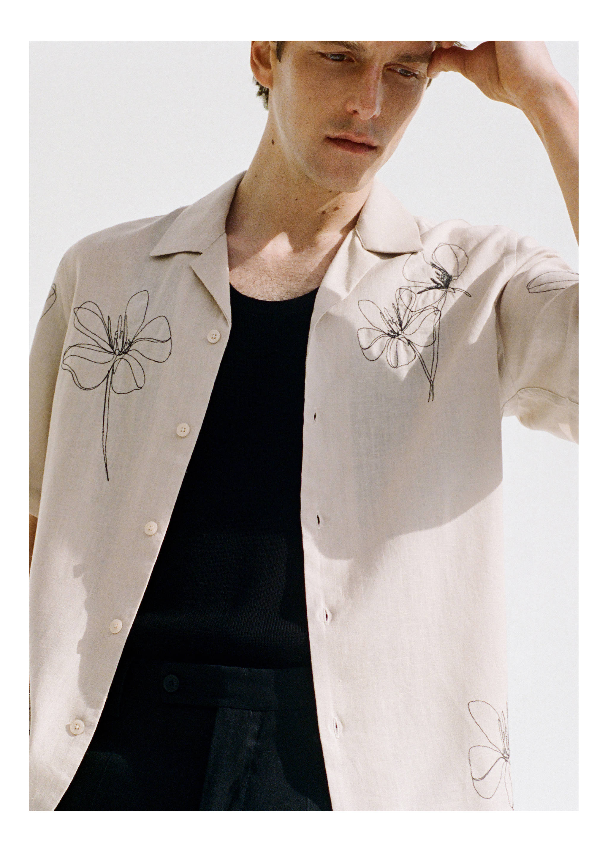 Regular-fit printed shirt - Details of the article 5, Beige. Ref: 27087897-00.