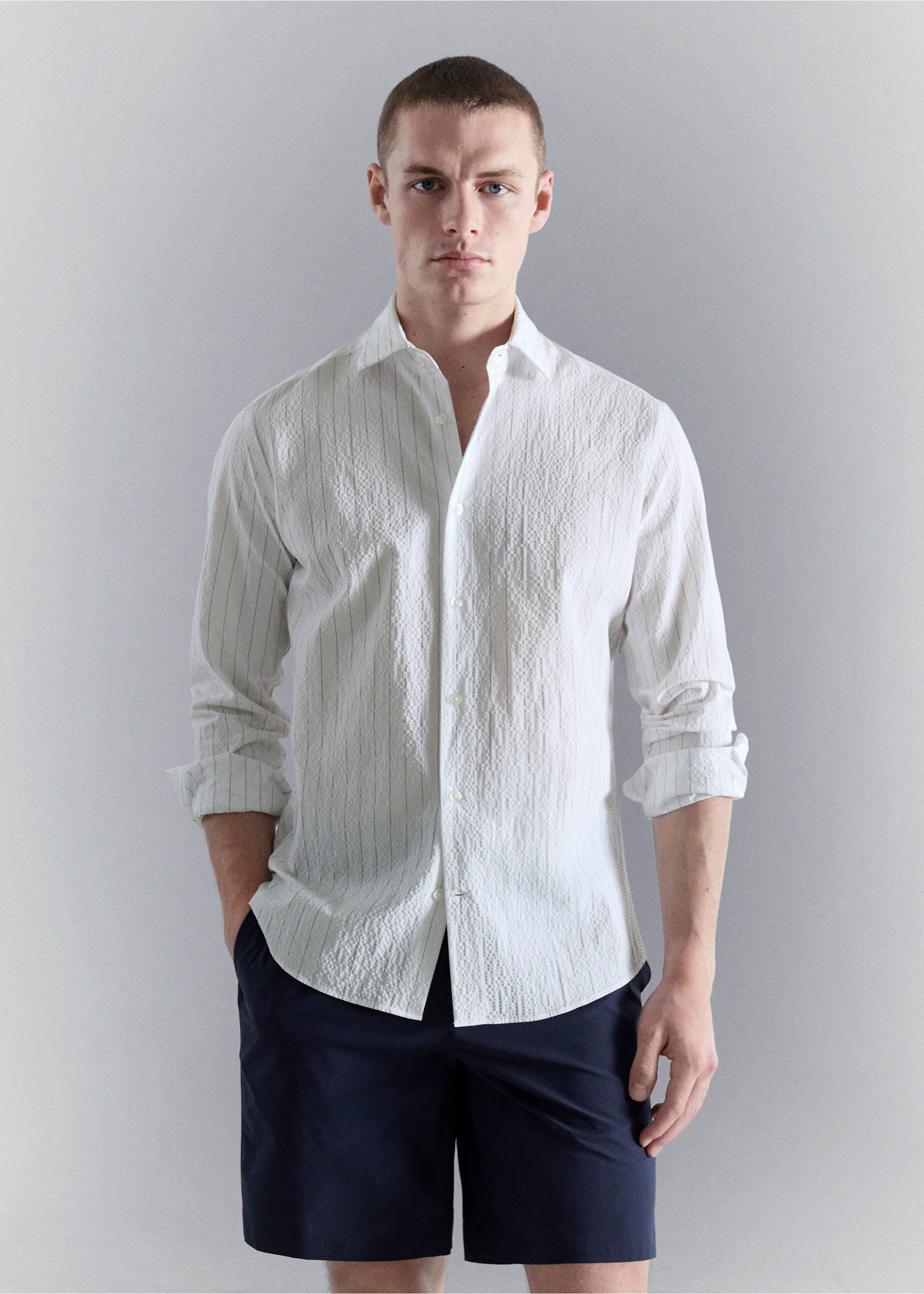 Camisa ratlla diplomàtica efecte arrugat - Pla mig, Blanc. Ref: 27087910-00.