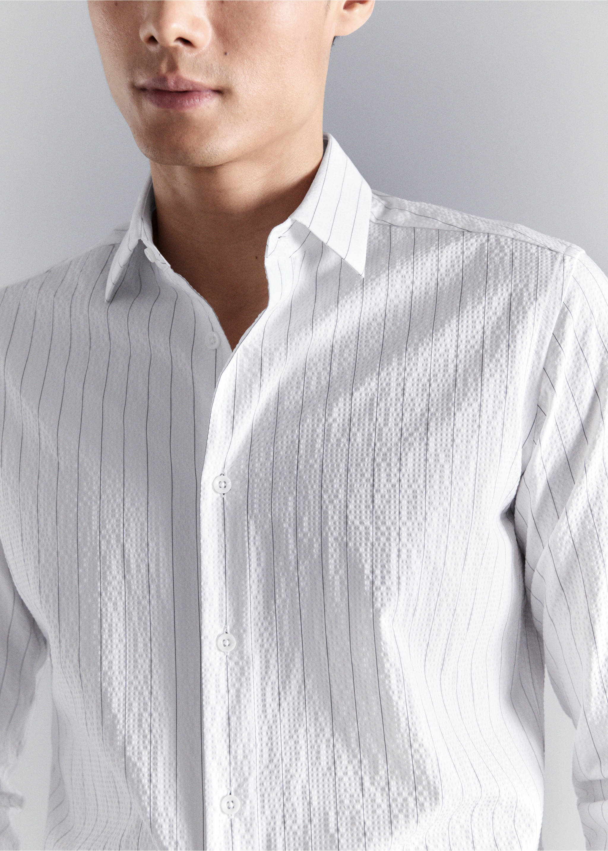 Camisa ratlla diplomàtica efecte arrugat - Detall de l'article 6, Blanc. Ref: 27087910-00.