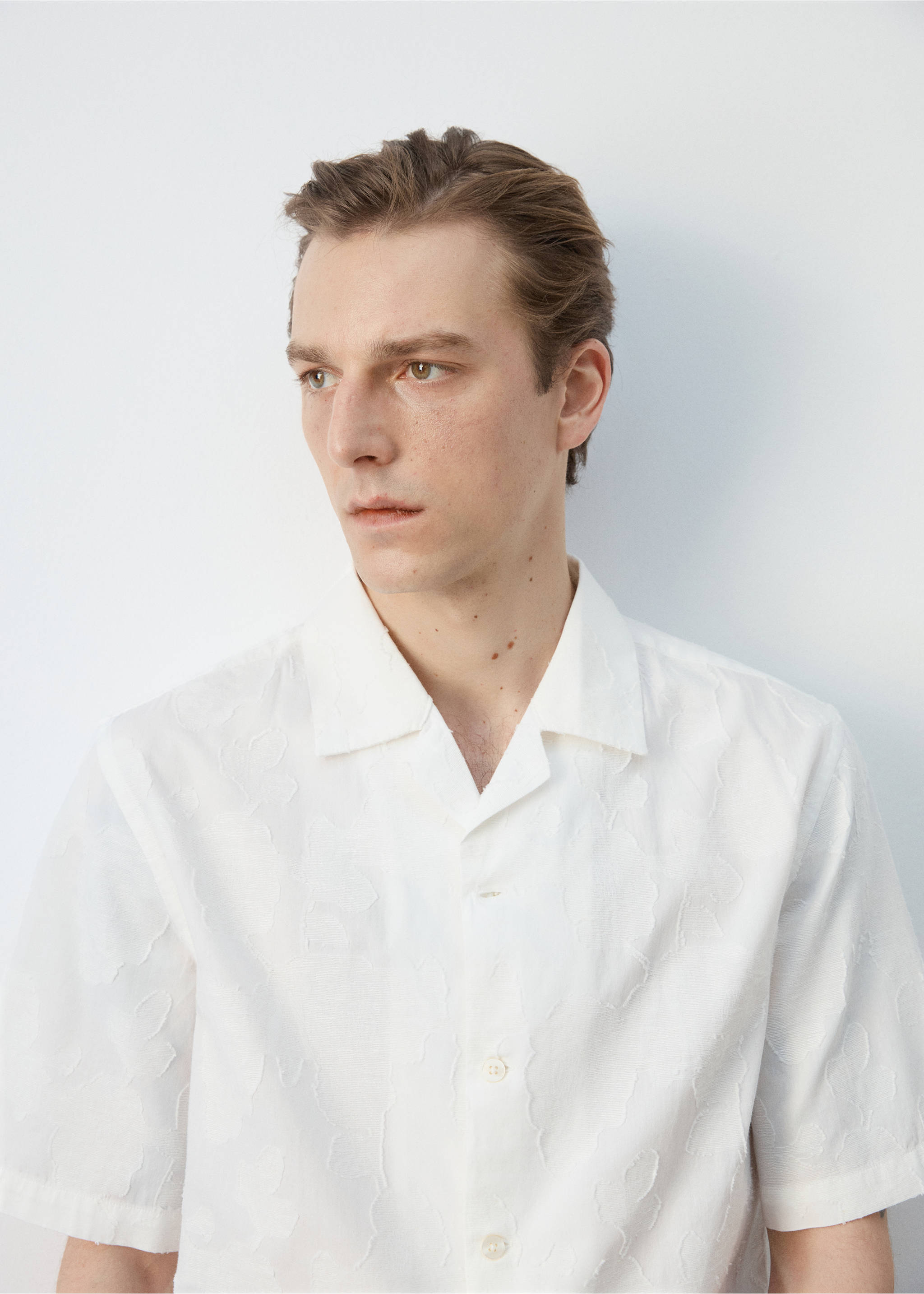 Chemise regular-fit coton col bowling - Détail de l'article 1, Blanc cassé. Ref: 27087915-00.