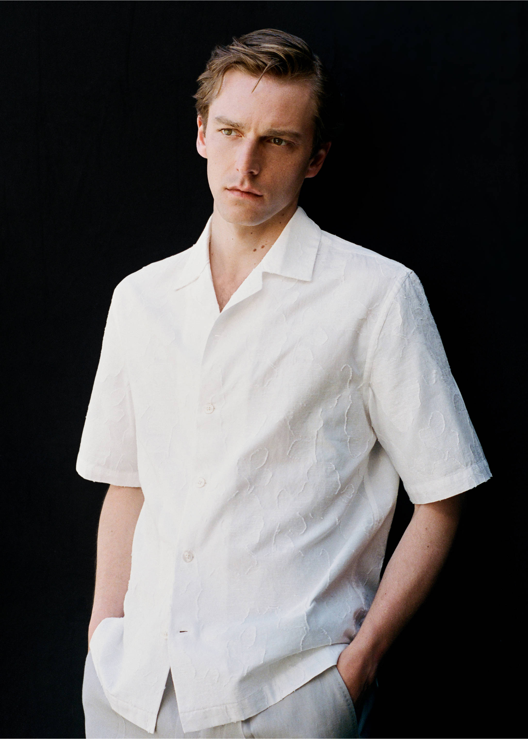 Chemise regular-fit coton col bowling - Détail de l'article 5, Blanc cassé. Ref: 27087915-00.