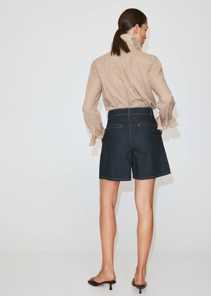 Mid-rise denim bermuda shorts with pleats — Open Blue