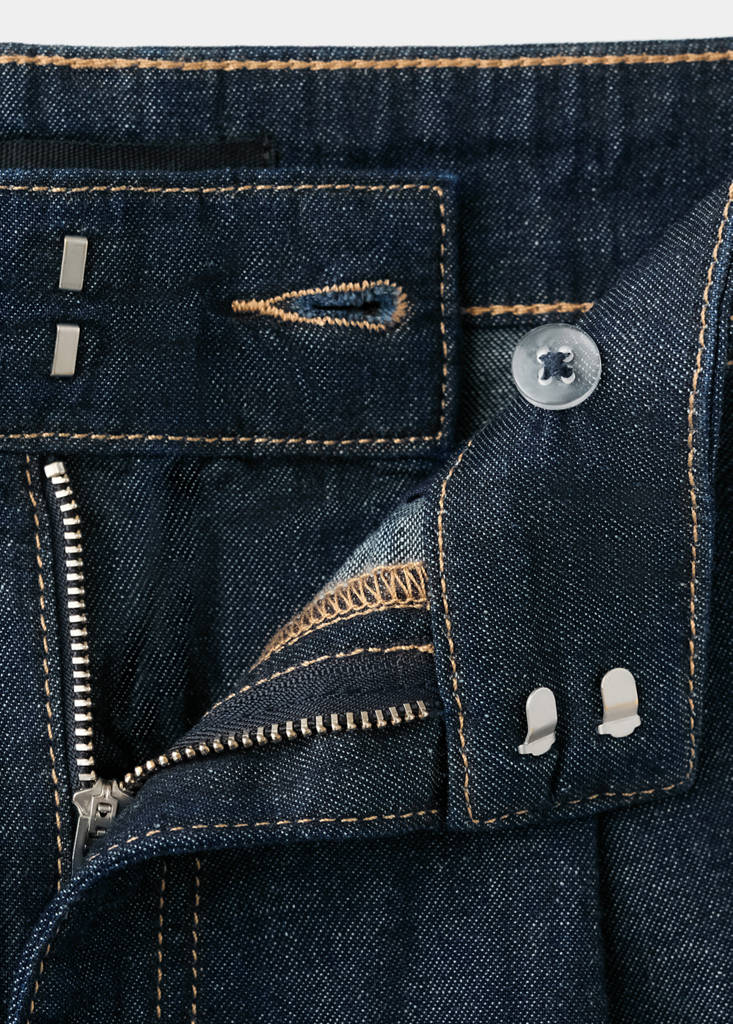Mid-rise denim bermuda shorts with pleats — Open Blue