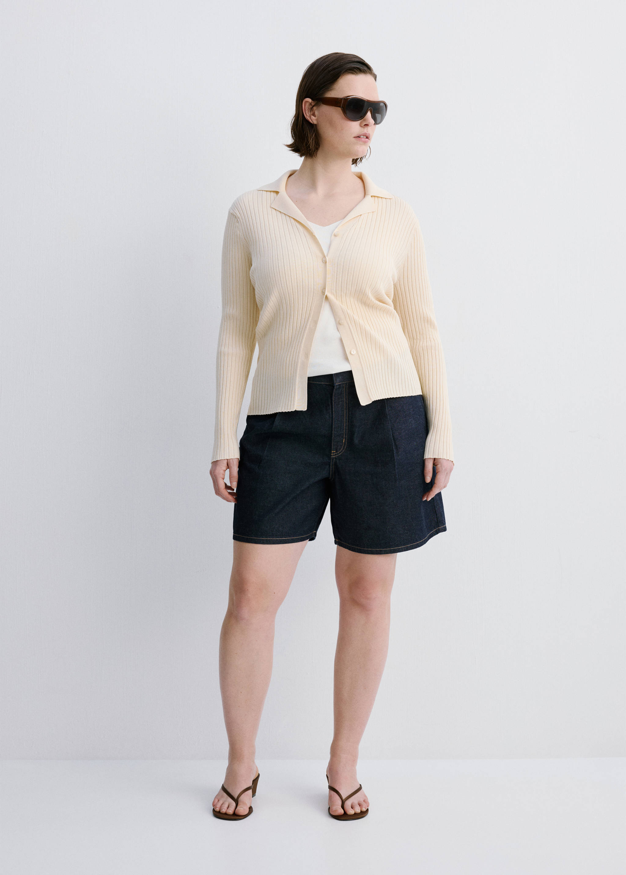 Mid-rise denim bermuda shorts with pleats - Details of the article 3