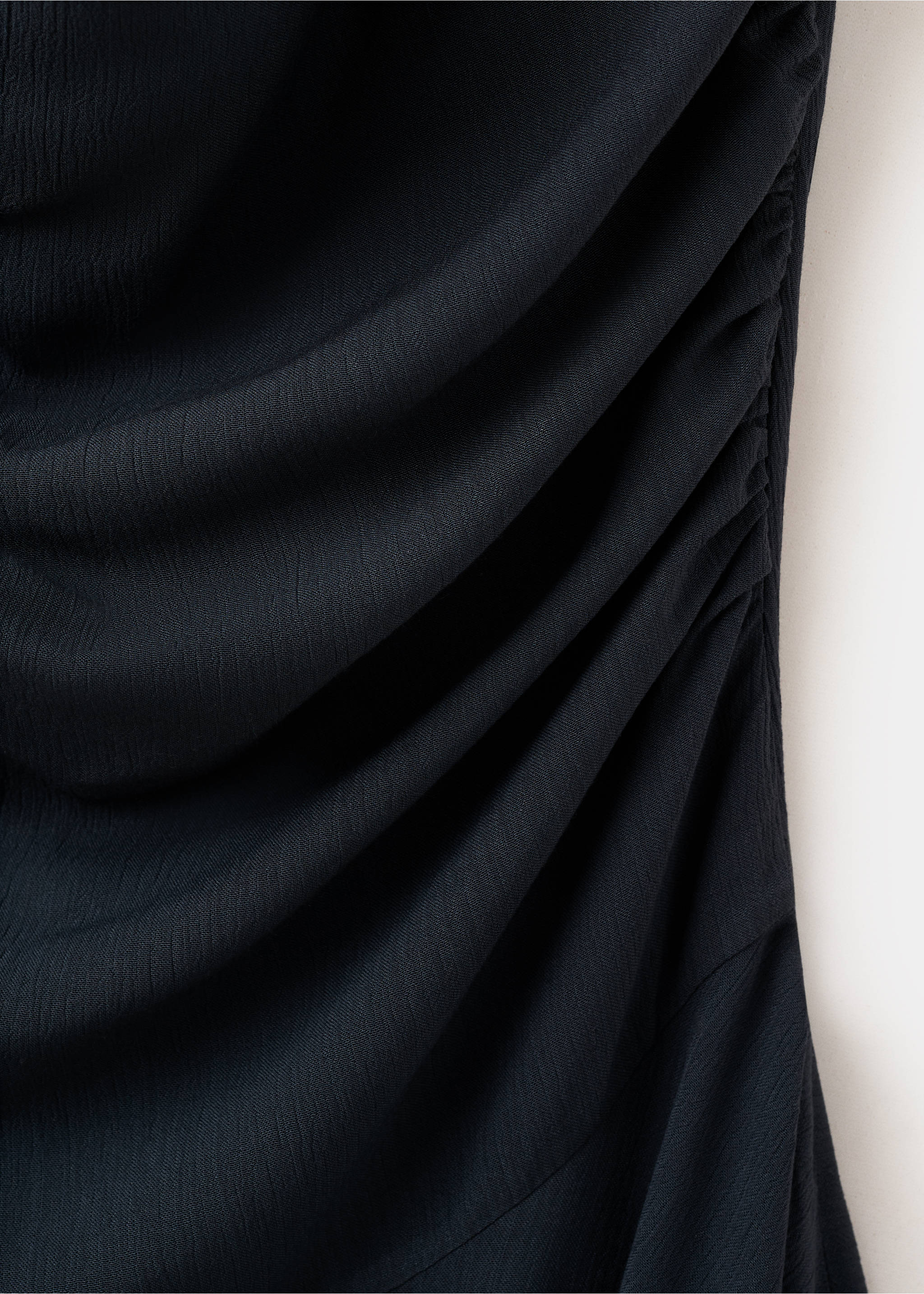 Short dress with draped collar - Details of the article 8, Charcoal. Ref: 27087937-00.