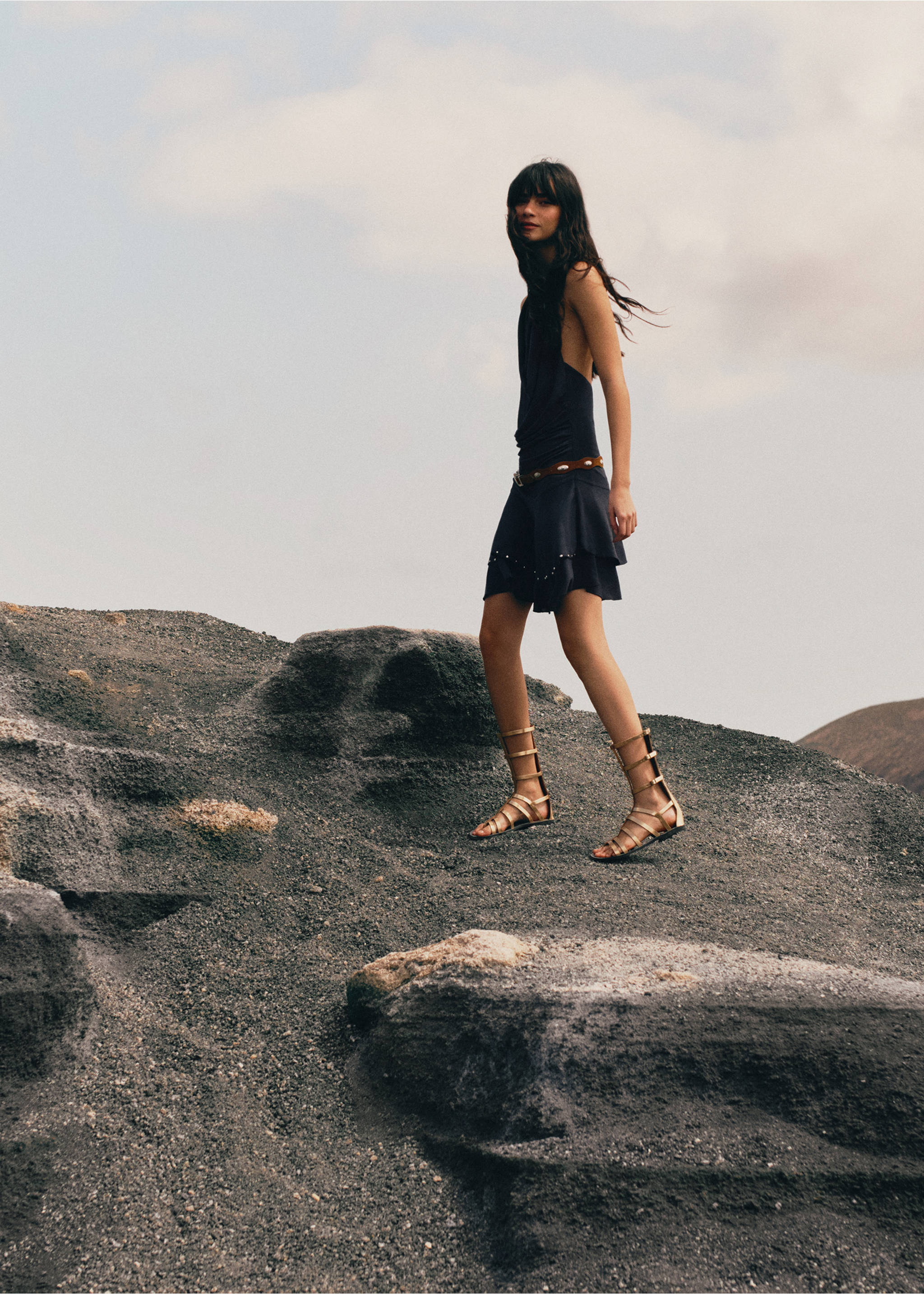 فستان قصير بياقة درابية - تفاصيل المنتج 5, فحمي. Ref: 27087937-00.