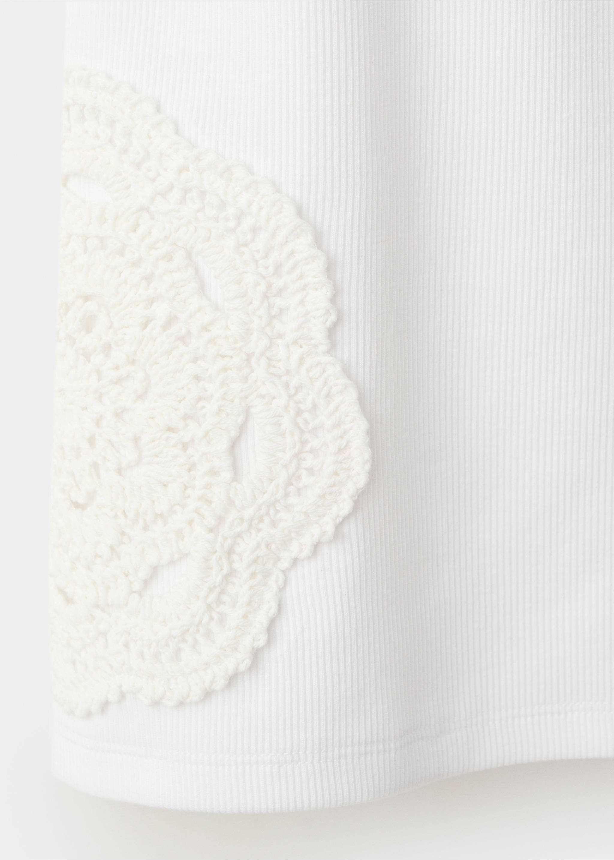 Cotton top with embroidered details - Details of the article 8, Off White. Ref: 27087938-00.