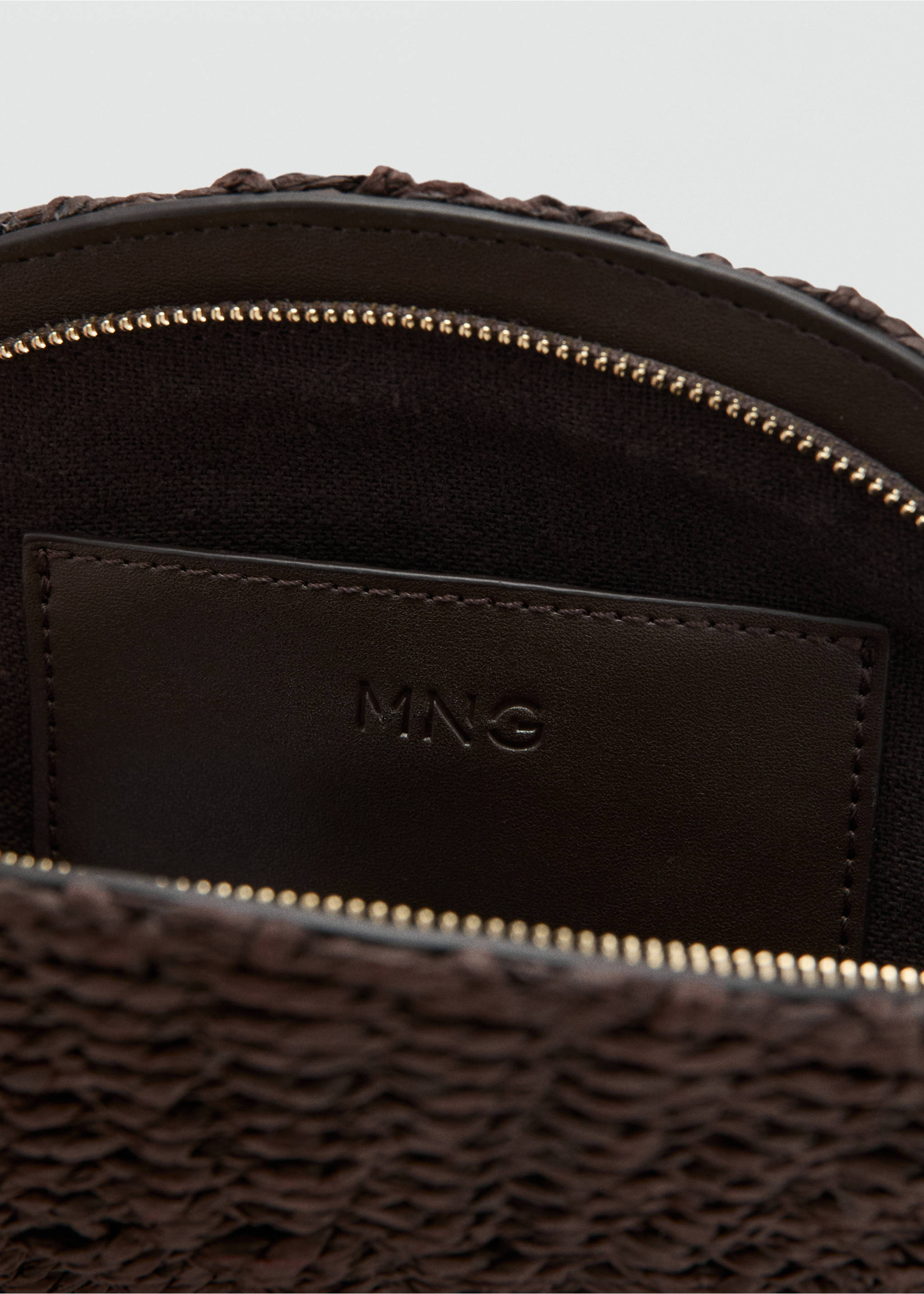 Natural fibre pouch - Details of the article 2, Chocolate. Ref: 27088263-00.