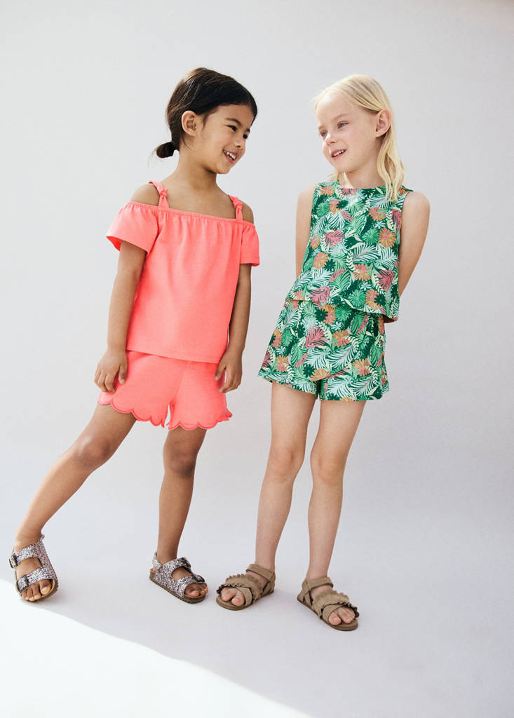 Shorts estampado tropical