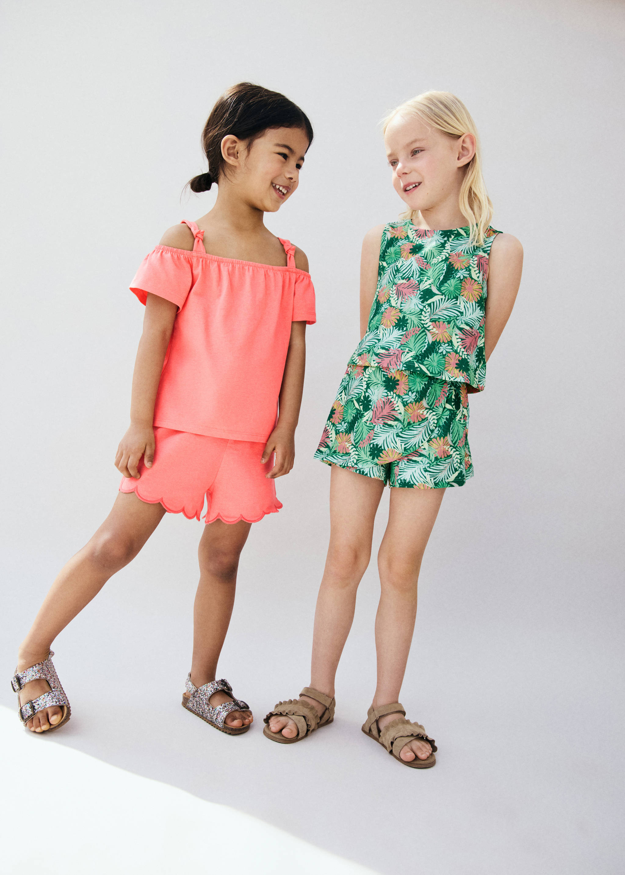 Tropical-print shorts - General plane