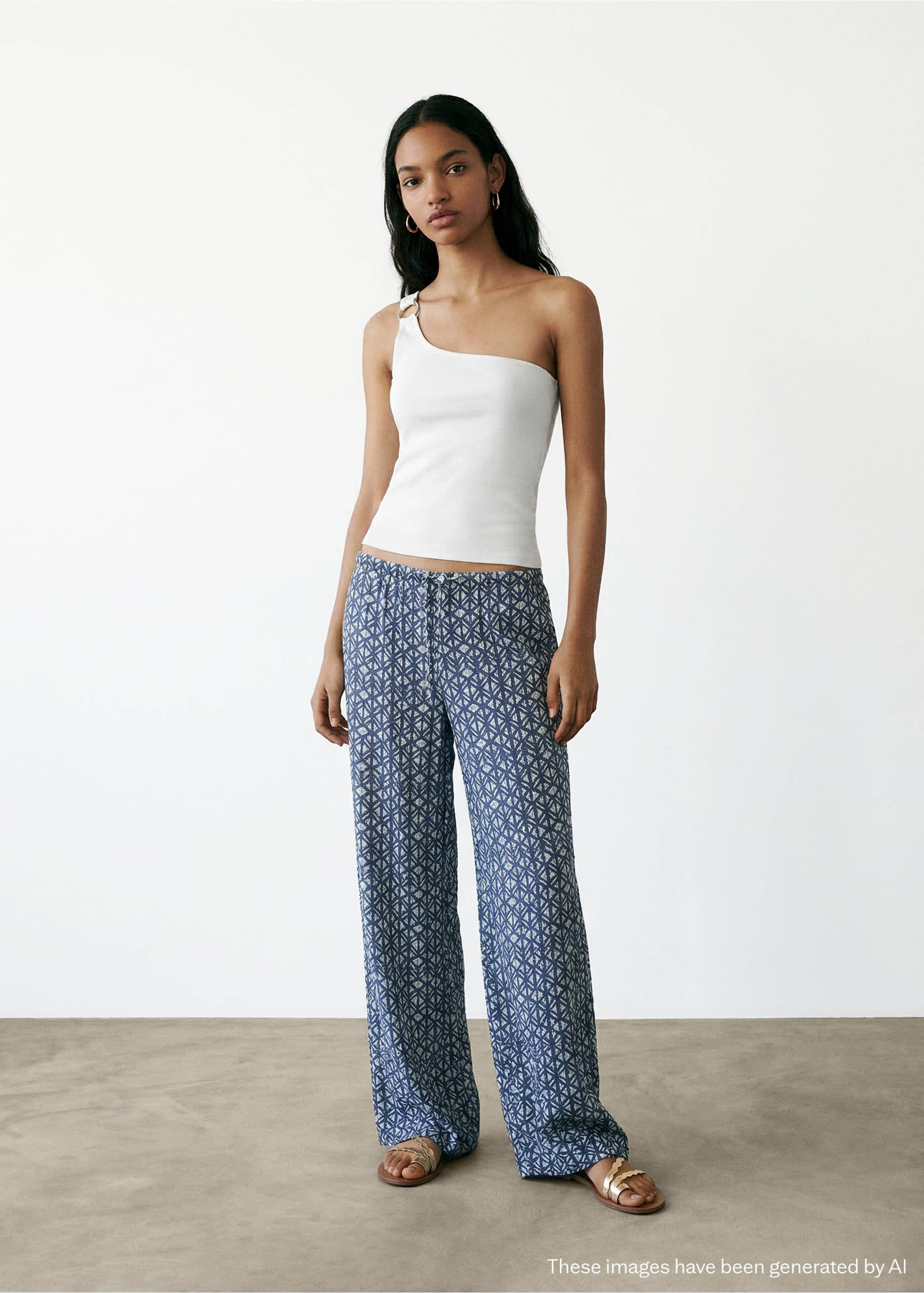 Top assimétrico com detalhe de argola - Plano geral, Branco. Ref: 27088651-00.