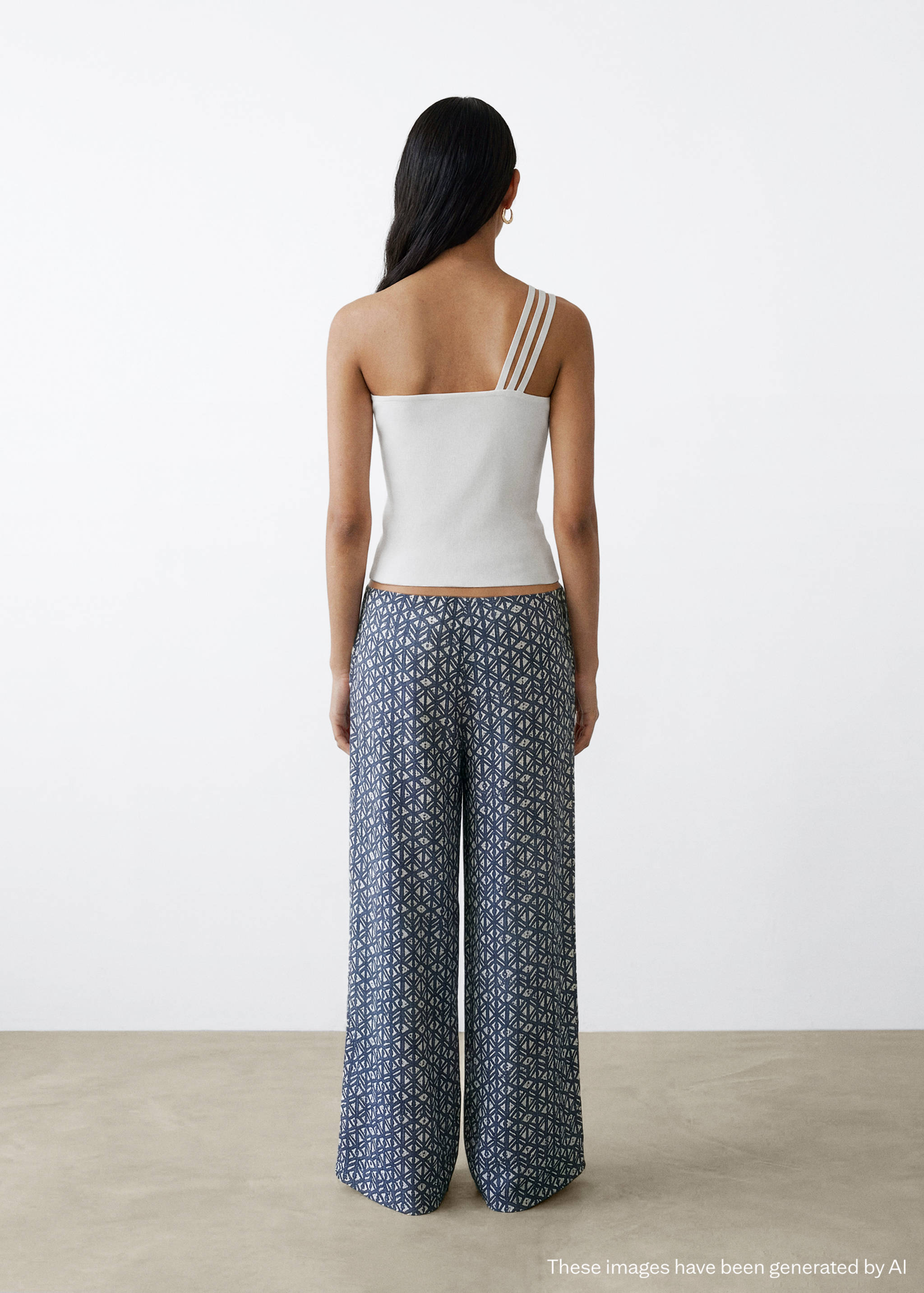 Top asimétrico detalle anilla - Reverso del artículo