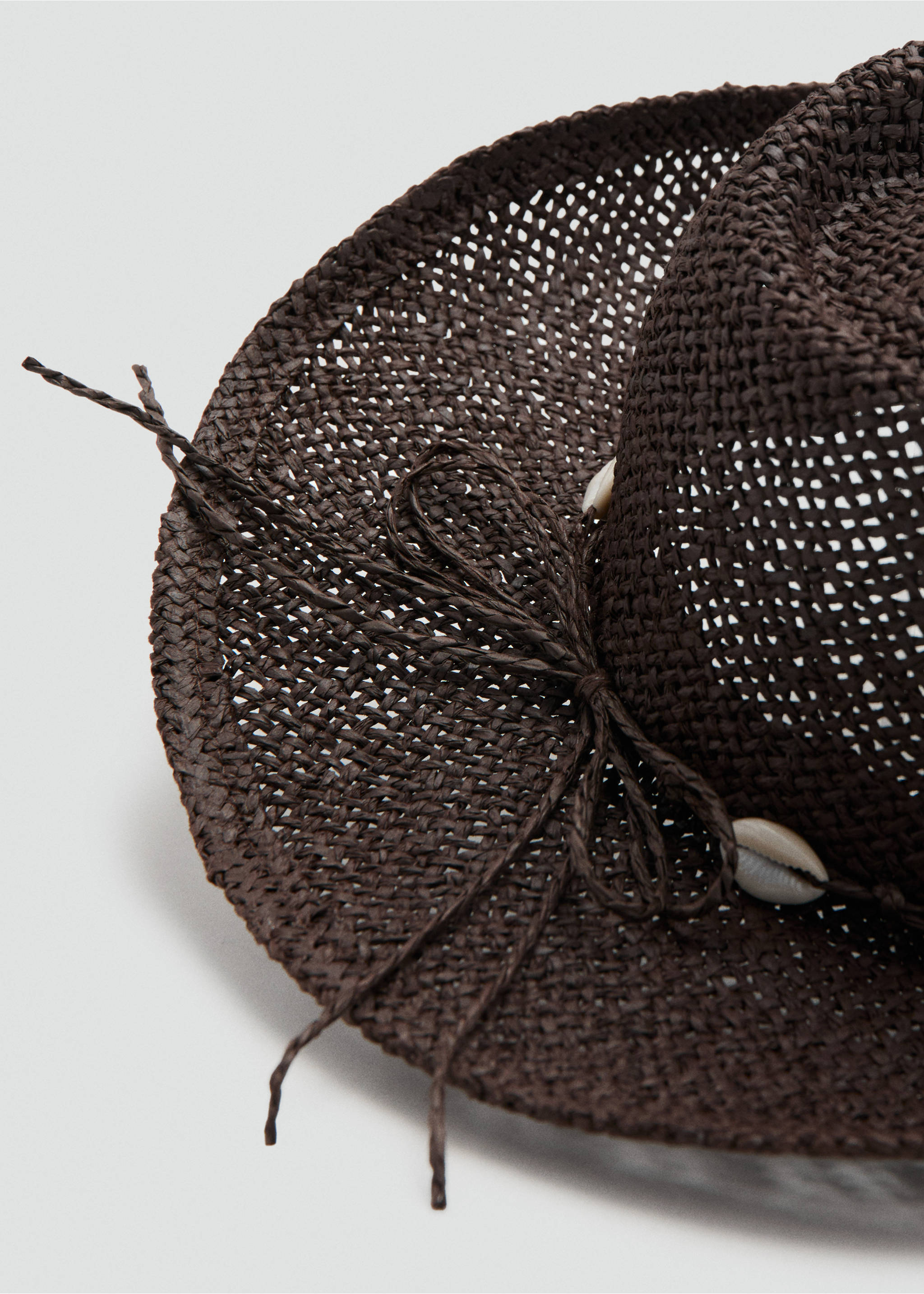 Natural fibre hat with shells - Details of the article 1, Chocolate. Ref: 27088654-00.