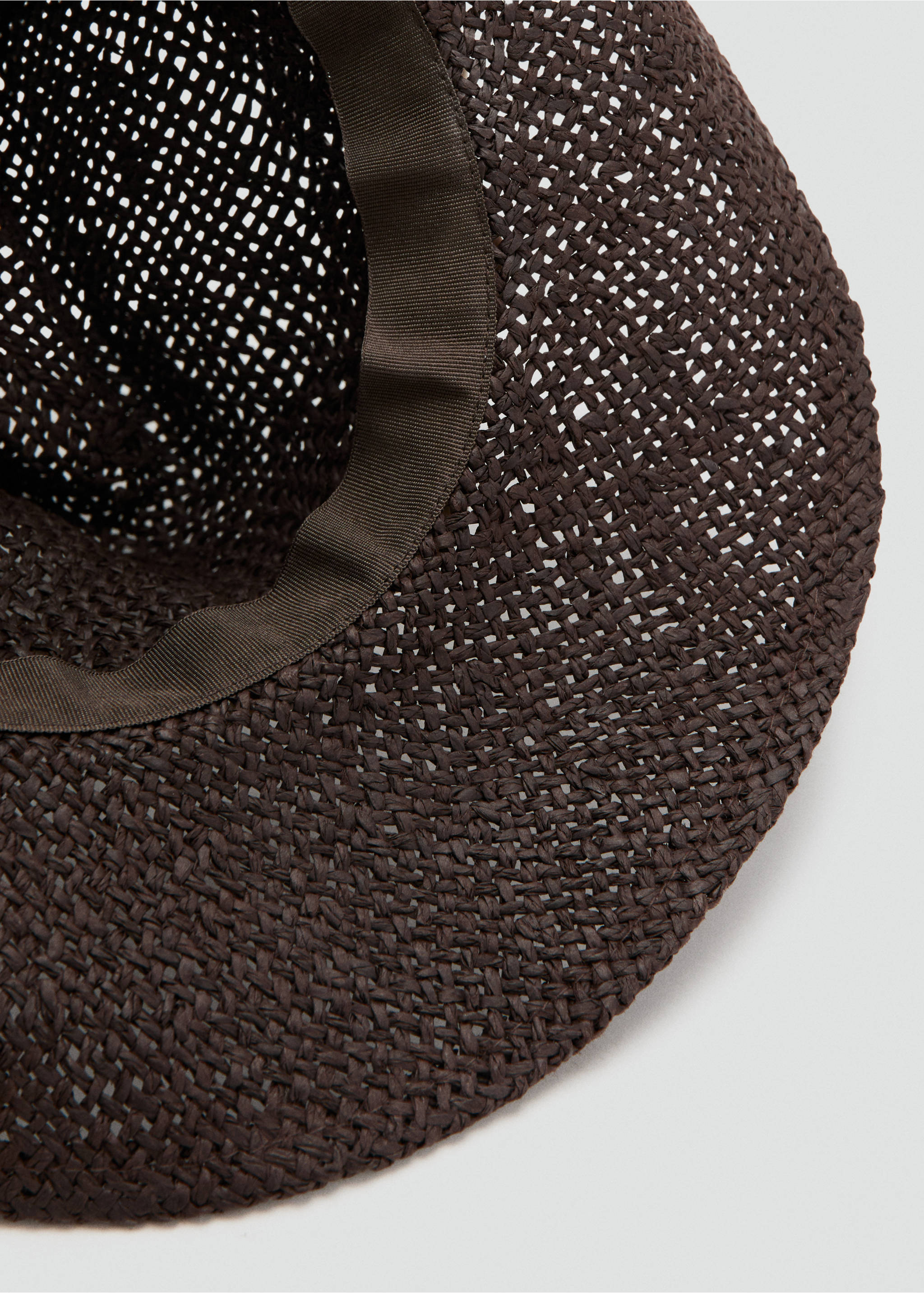 Natural fibre hat with shells - Details of the article 2, Chocolate. Ref: 27088654-00.