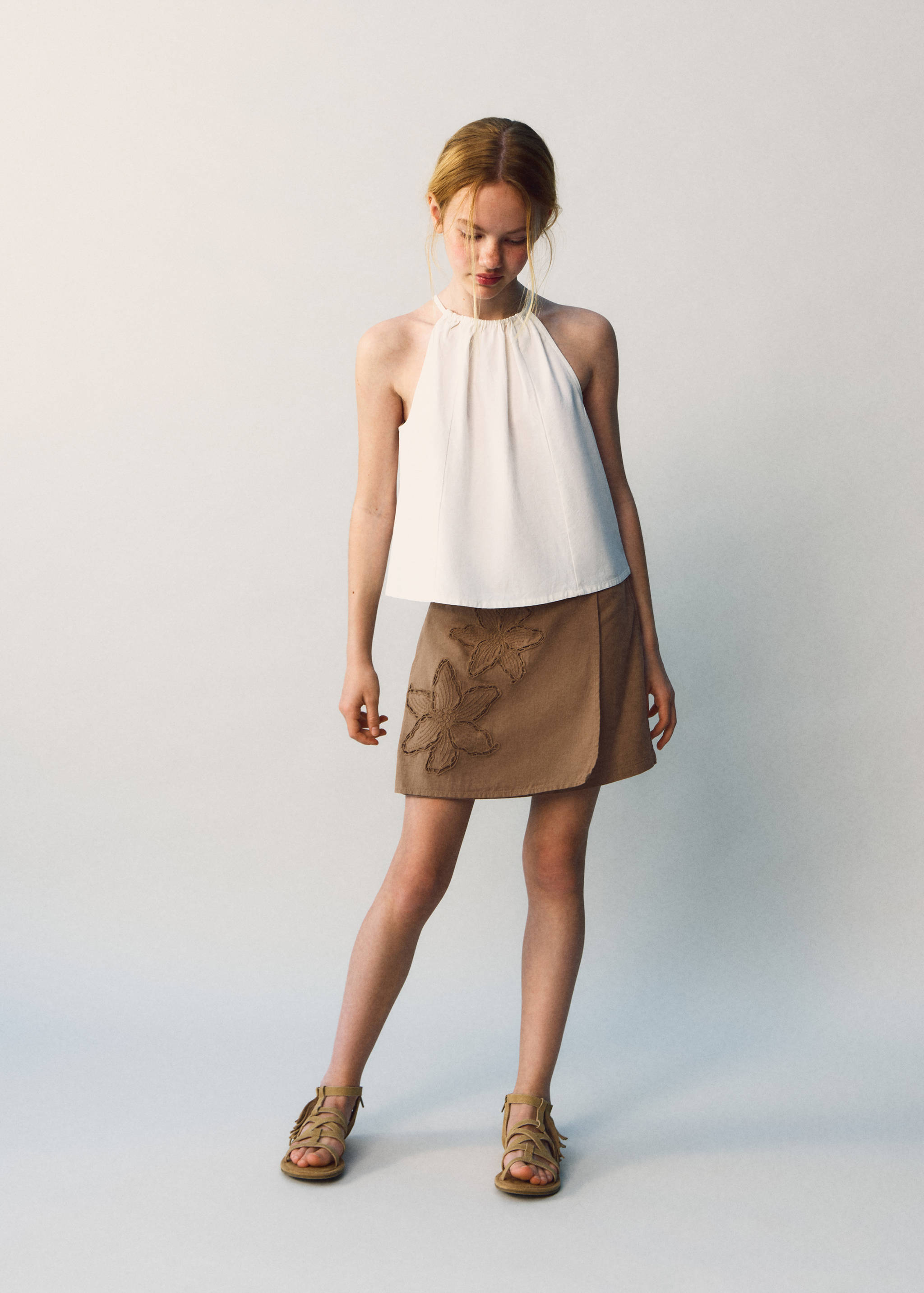 تنورة بتطريز زهور - رؤية عامة