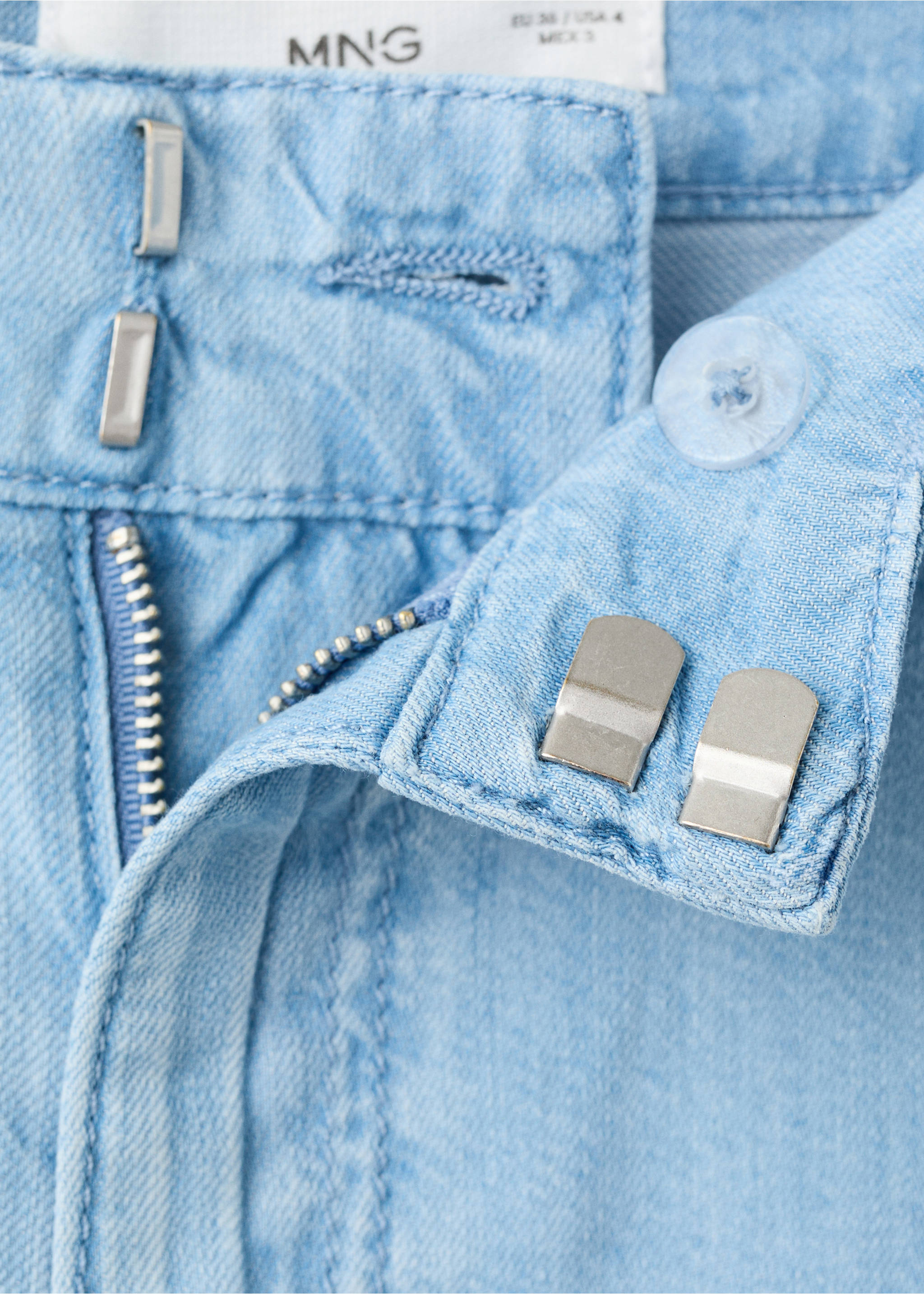Straight low-rise denim Bermuda shorts - Details of the article 8, Light Blue. Ref: 27089054-00.