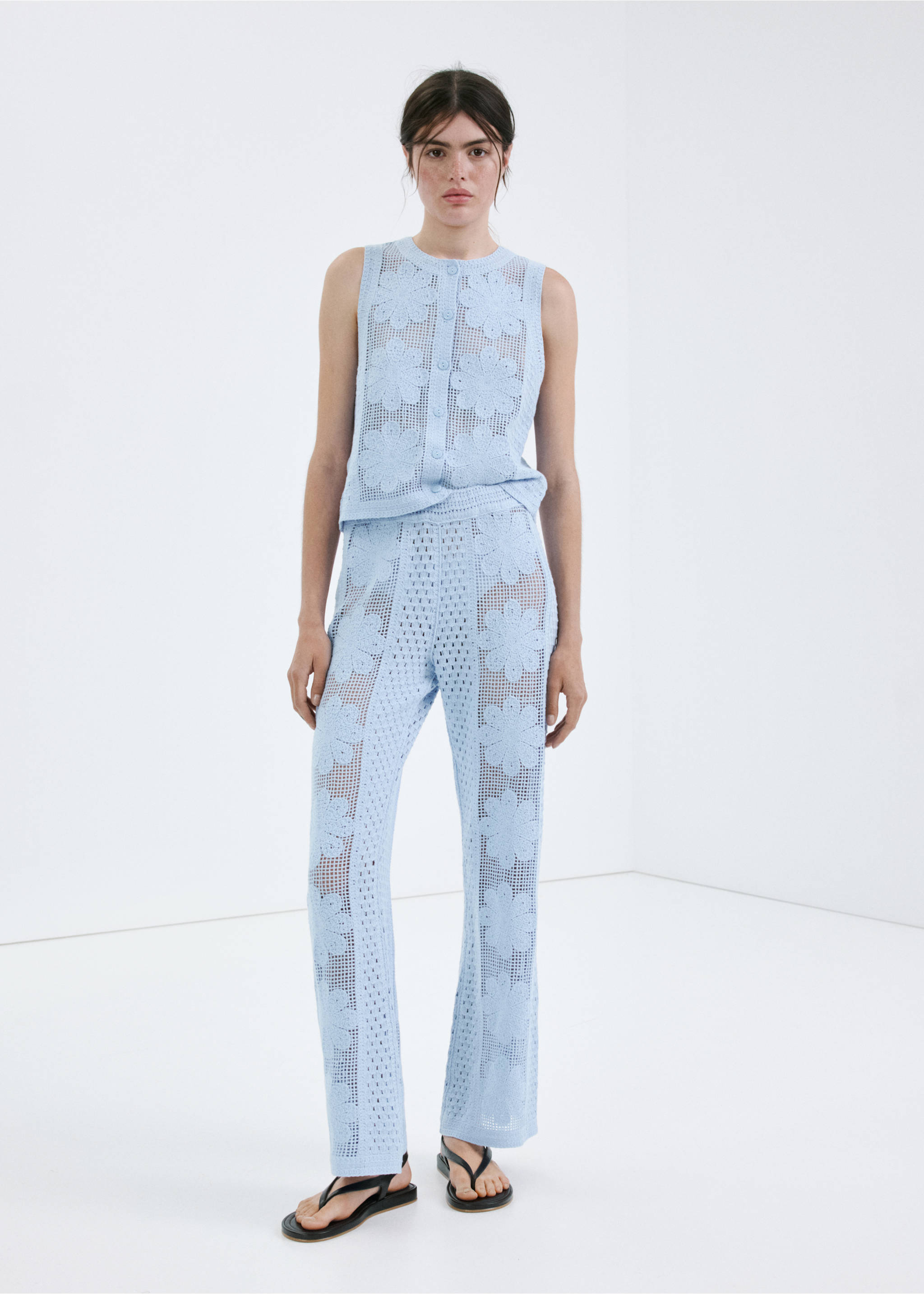 Rechte broek met opengewerkte borduursels - Overzichtstekening, Hemelsblauw. Ref: 27089055-00.