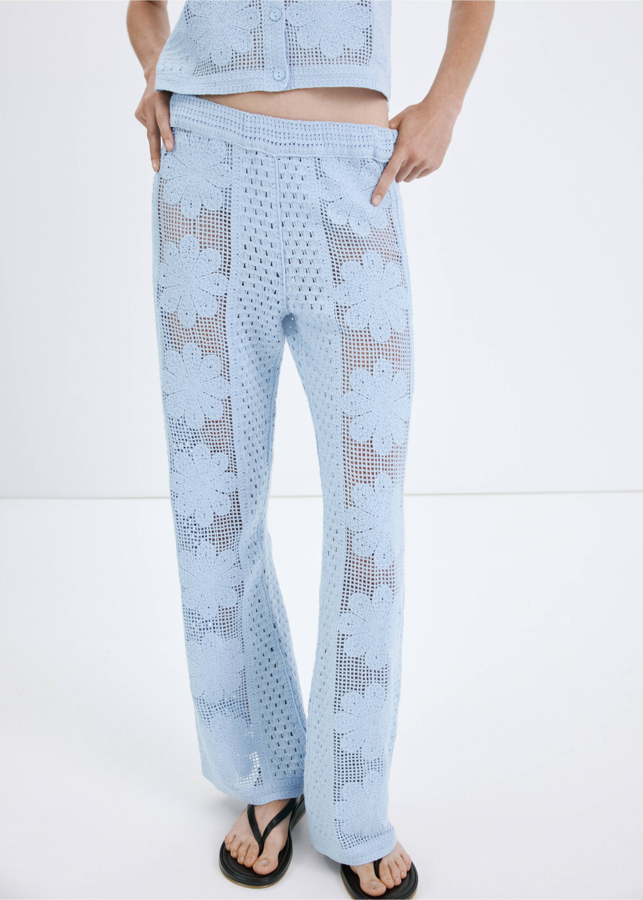 Rechte broek met opengewerkte borduursels - Middenvlak, Hemelsblauw. Ref: 27089055-00.