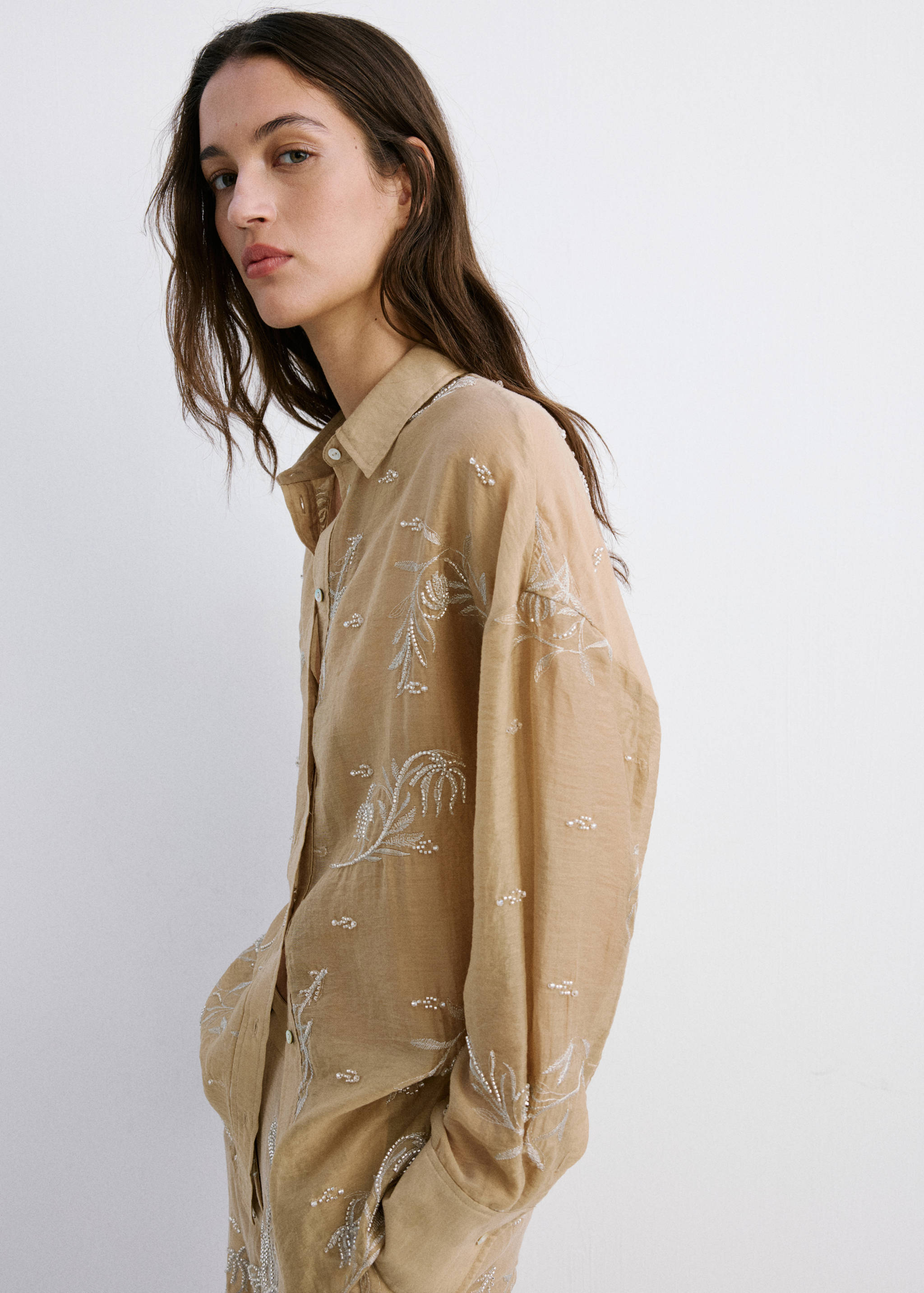 Camisa lyocell bordada - Plano medio