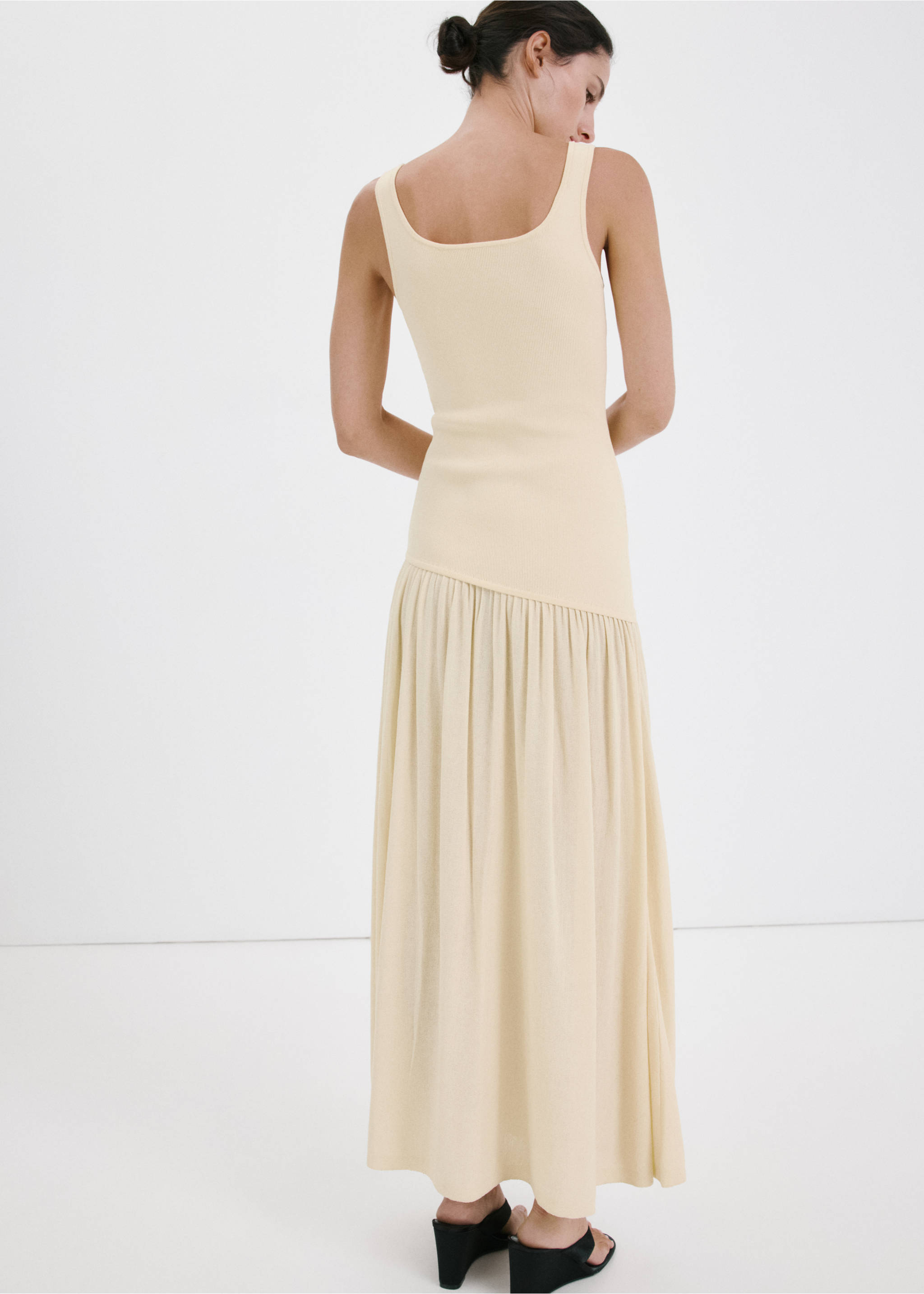 Asymmetric cut knitted dress - Reverse of the article, Vanilla. Ref: 27089063-00.