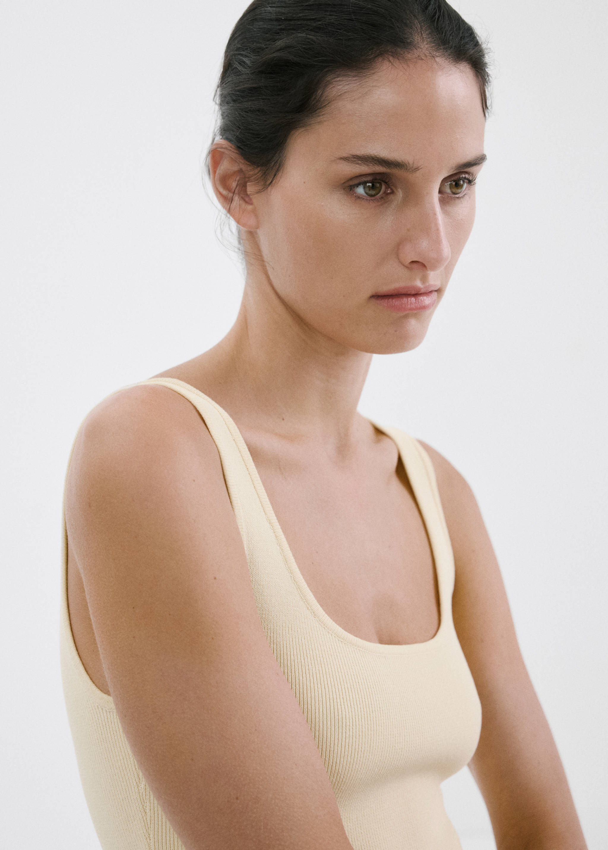 Asymmetric cut knitted dress - Details of the article 1