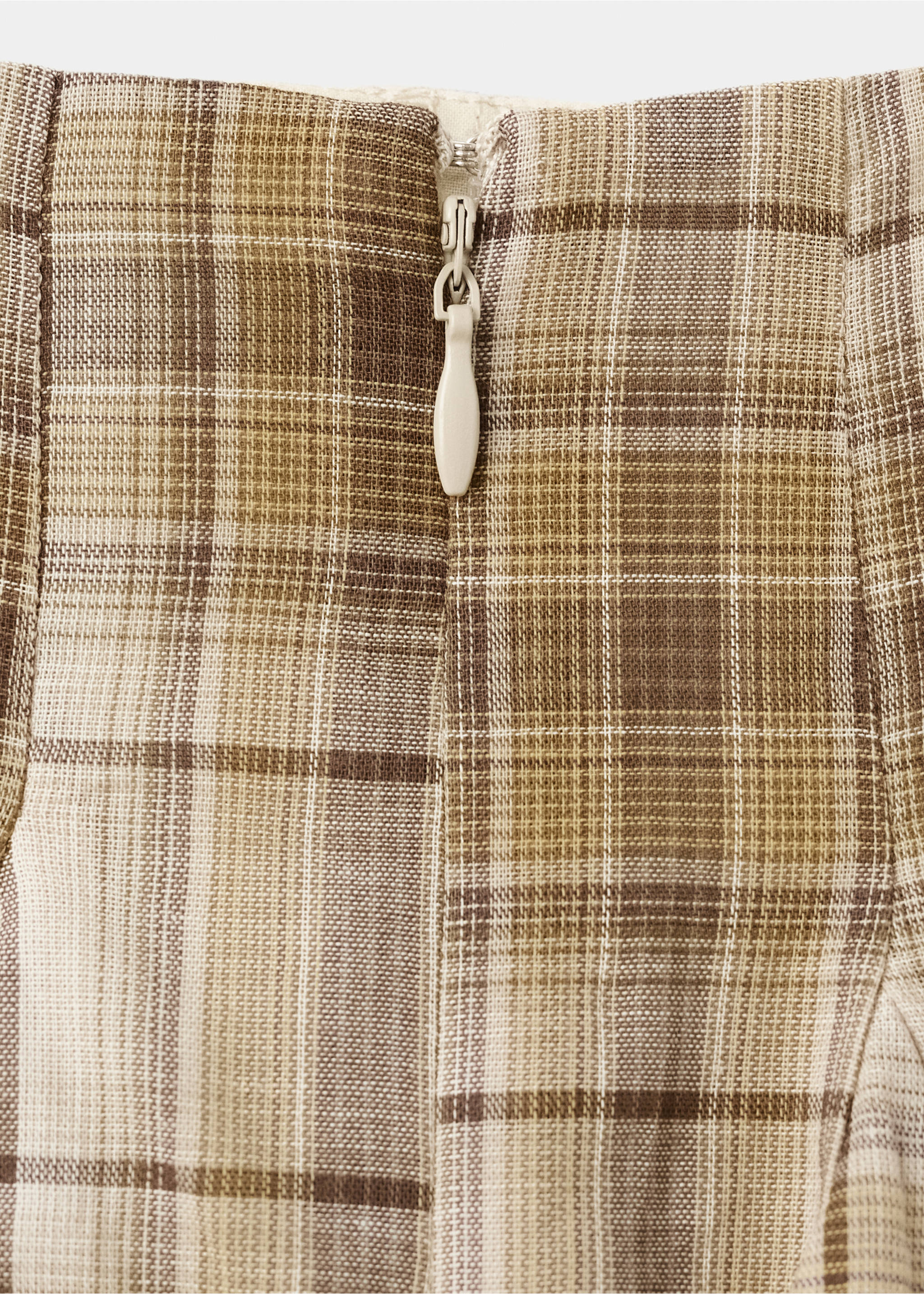 Pleated check skirt - Details of the article 8, Brown. Ref: 27089067-00.