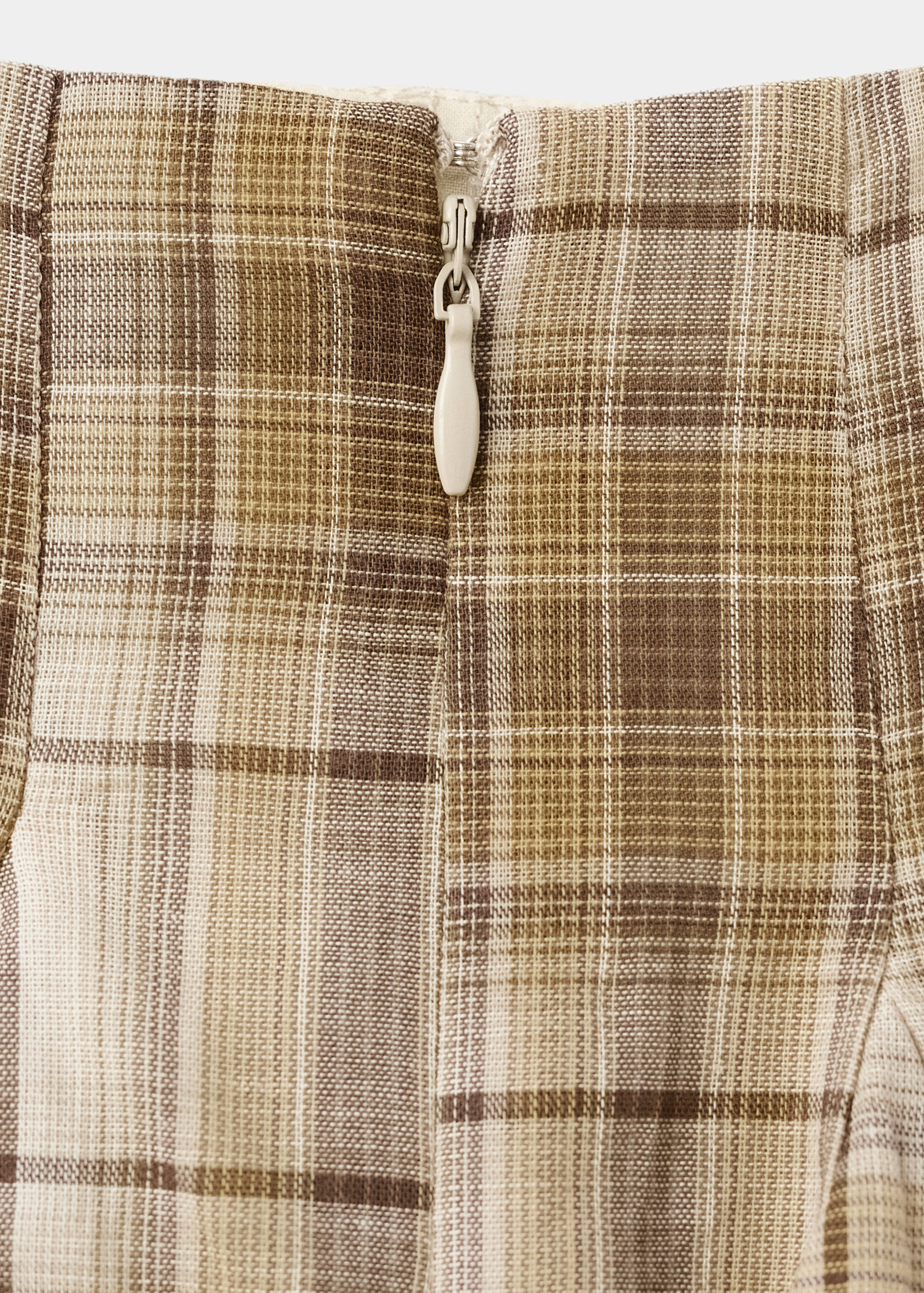 Pleated check skirt - Details of the article 8