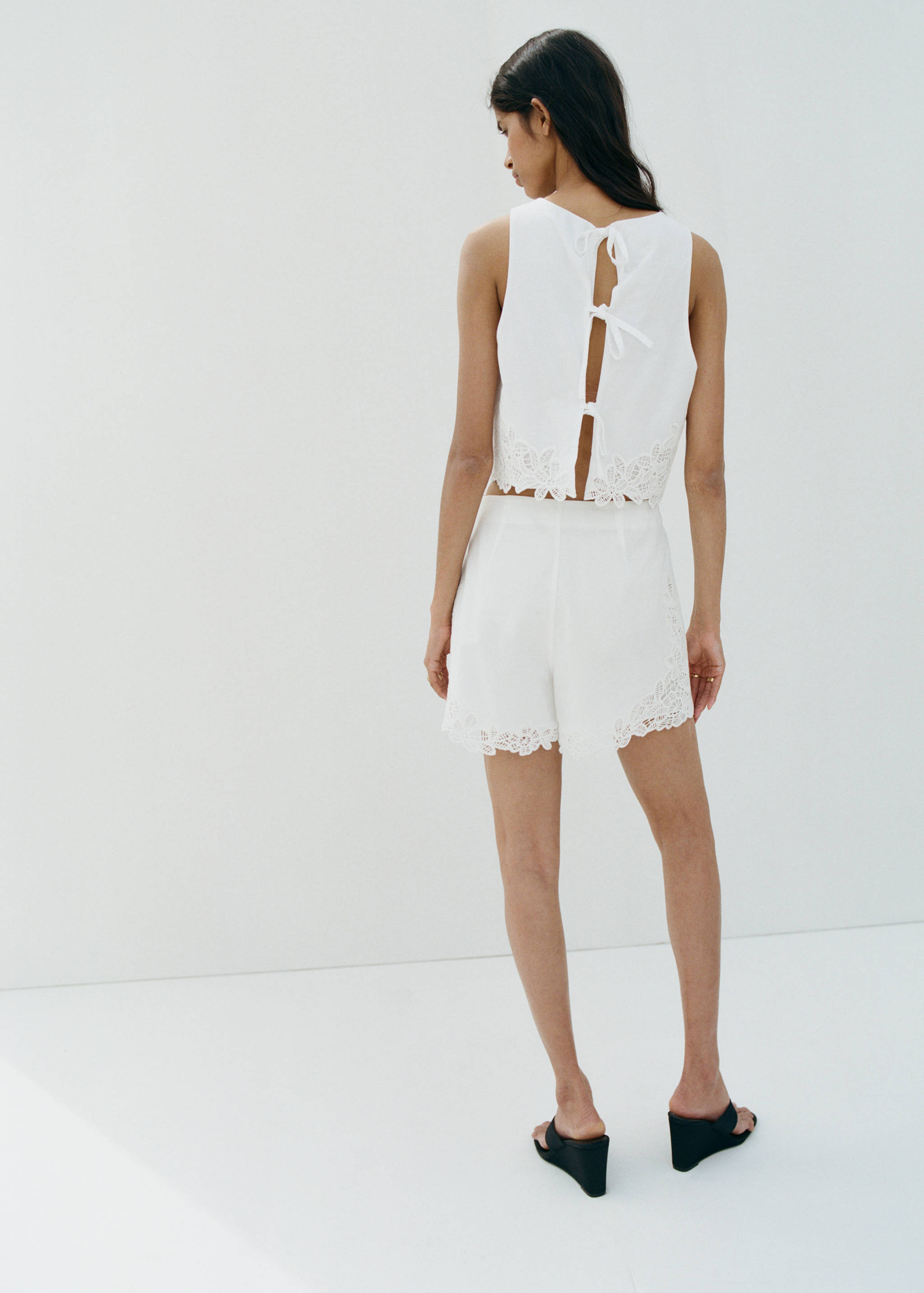 Embroidered openwork shorts - Reverse of the article