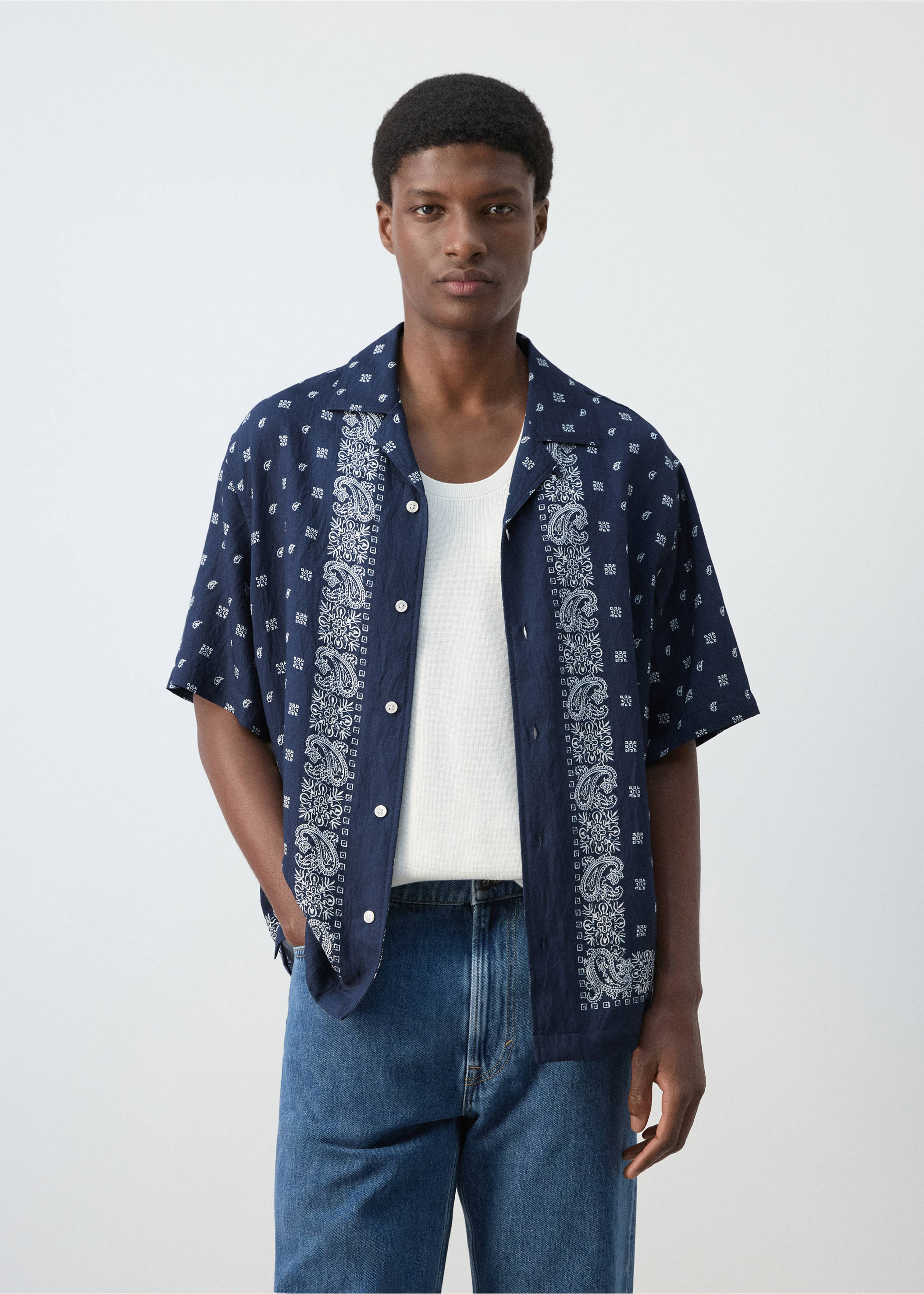 Camisa regular fit fluída estampada - Plano medio, Azul marino. Ref: 27089208-00.