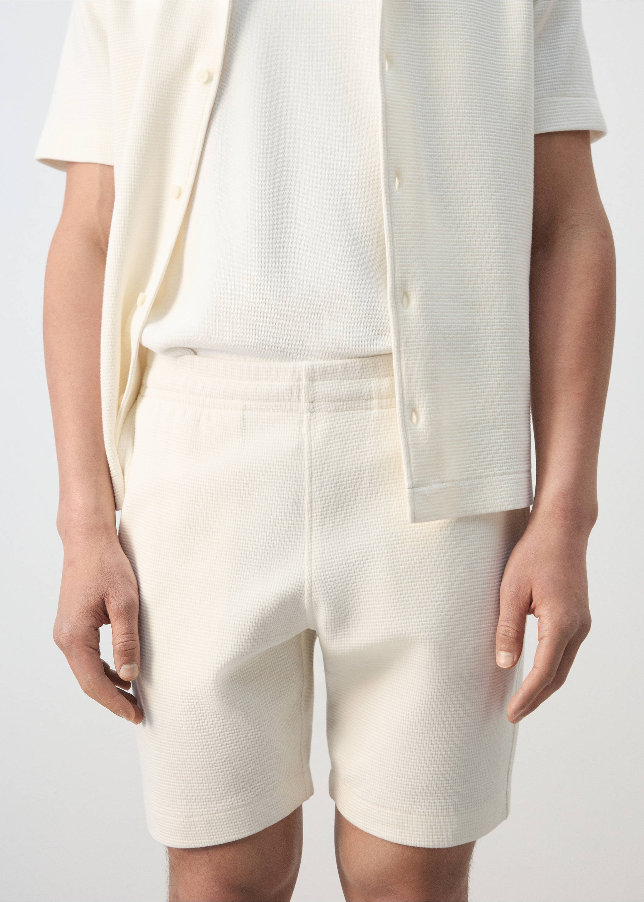 100% cotton bermuda shorts - Details of the article 1, Ecru. Ref: 27089213-00.