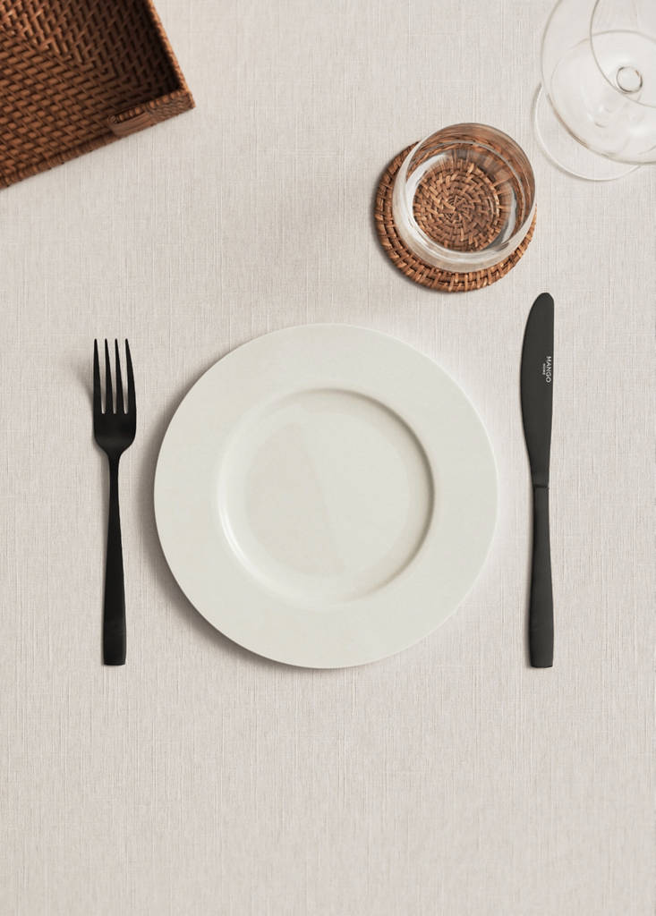 Premium plate in ultra-light bonne porcelain — White