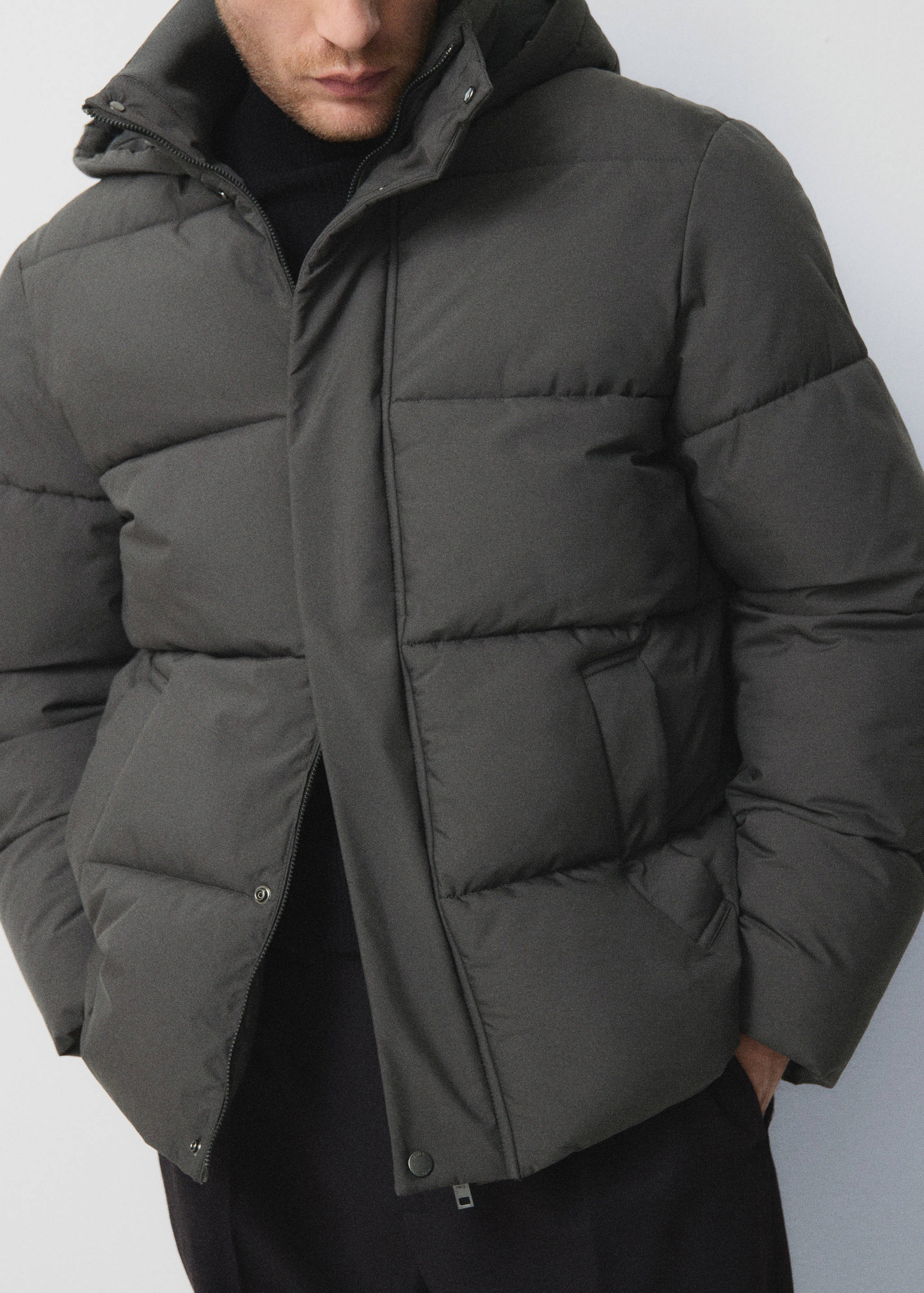 Short water-repellent puffer jacket - Details of the article 3