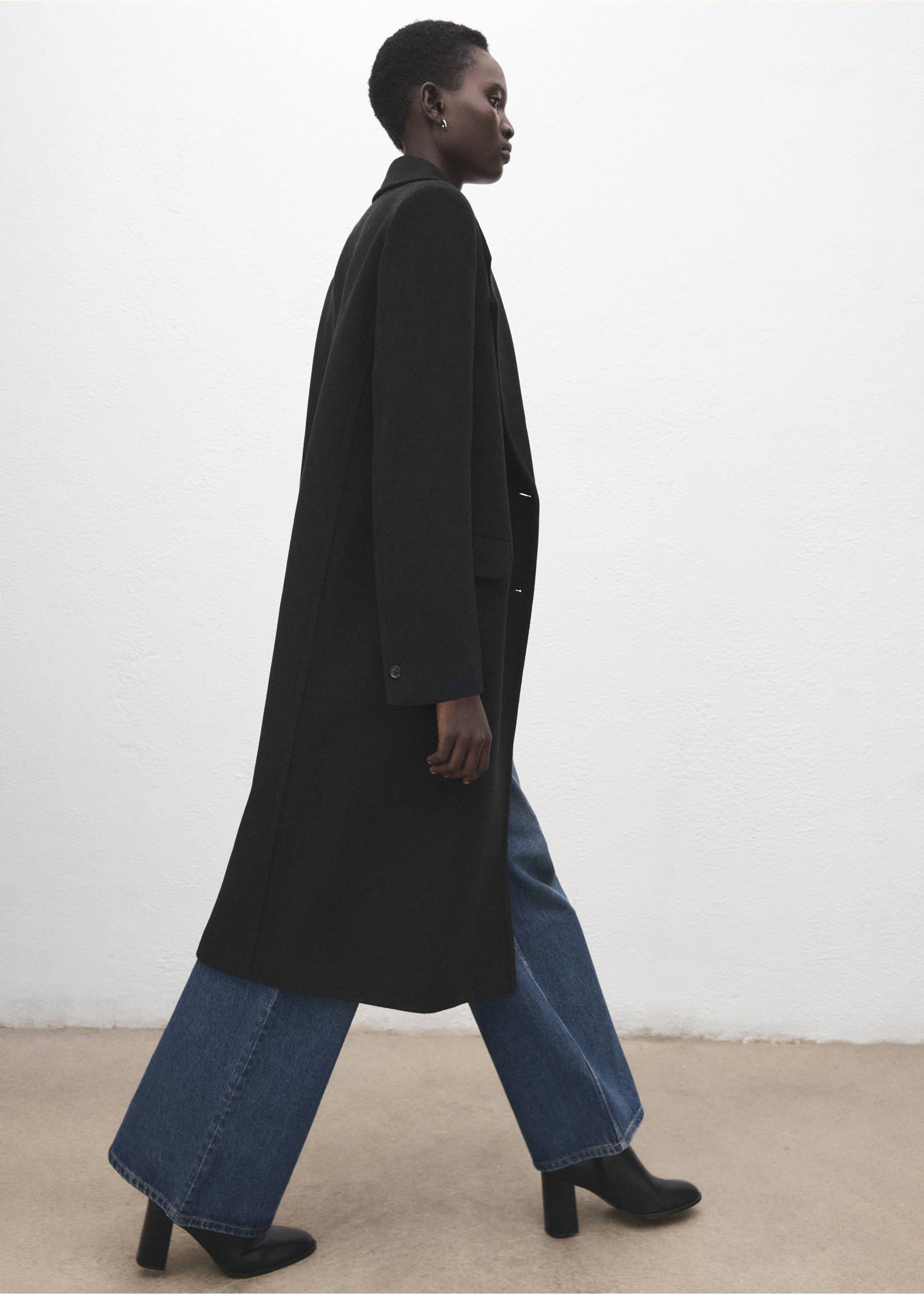 Vlněný kabát s dvouřadým zapínáním - Náhled ve středové rovině, Černá. Ref: 27091186-00.