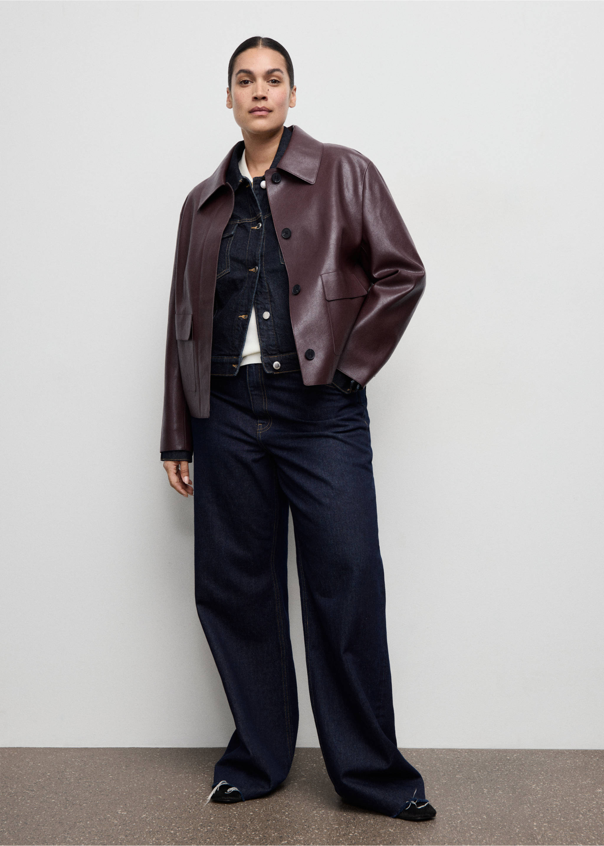 Veste cuir synthétique poches - Détail de l'article 3, Grenat. Ref: 27091189-00.