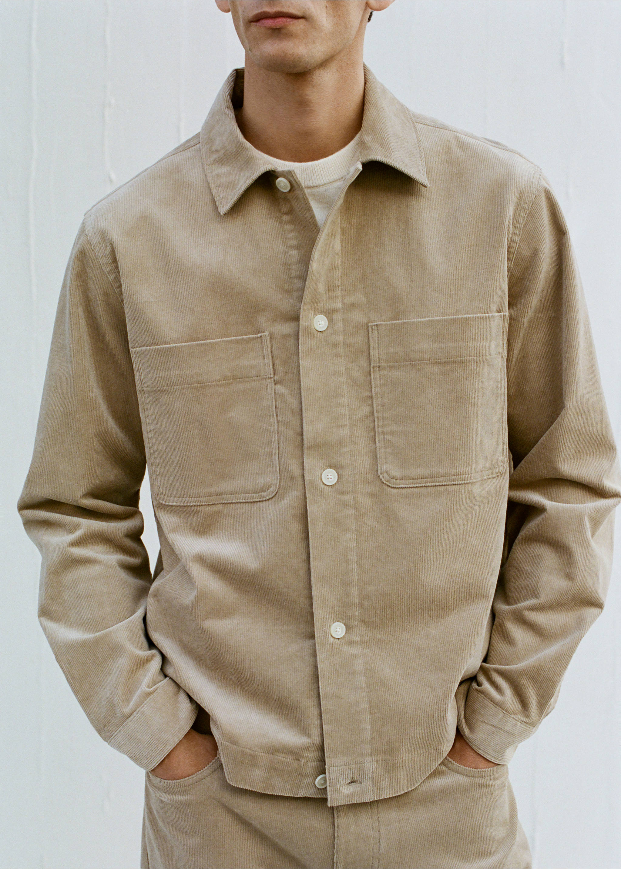 Corduroy overshirt with pockets - Details of the article 5, Sand. Ref: 27091197-00.