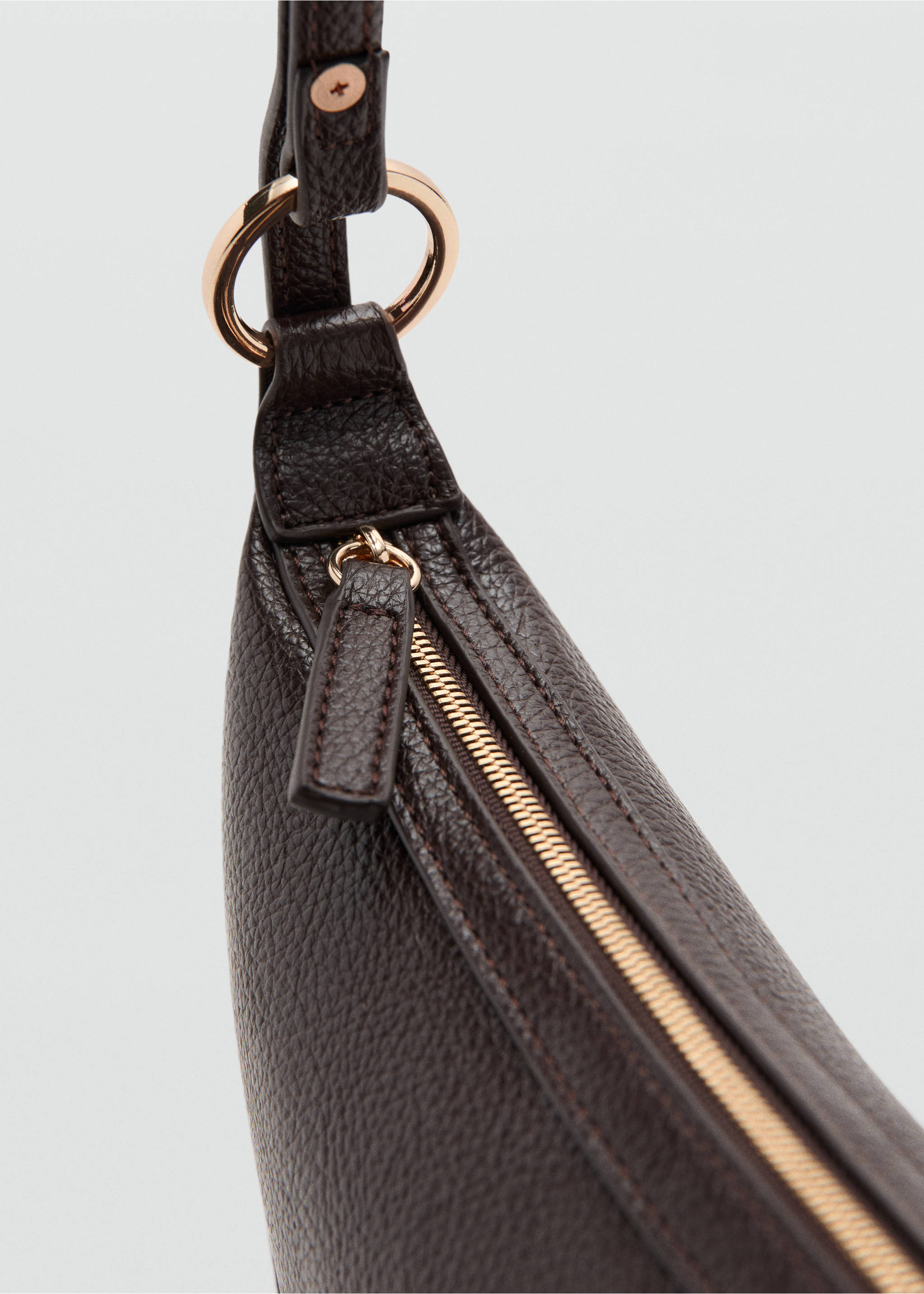Oval shoulder bag - Details of the article 3, Chocolate. Ref: 27091216-00.
