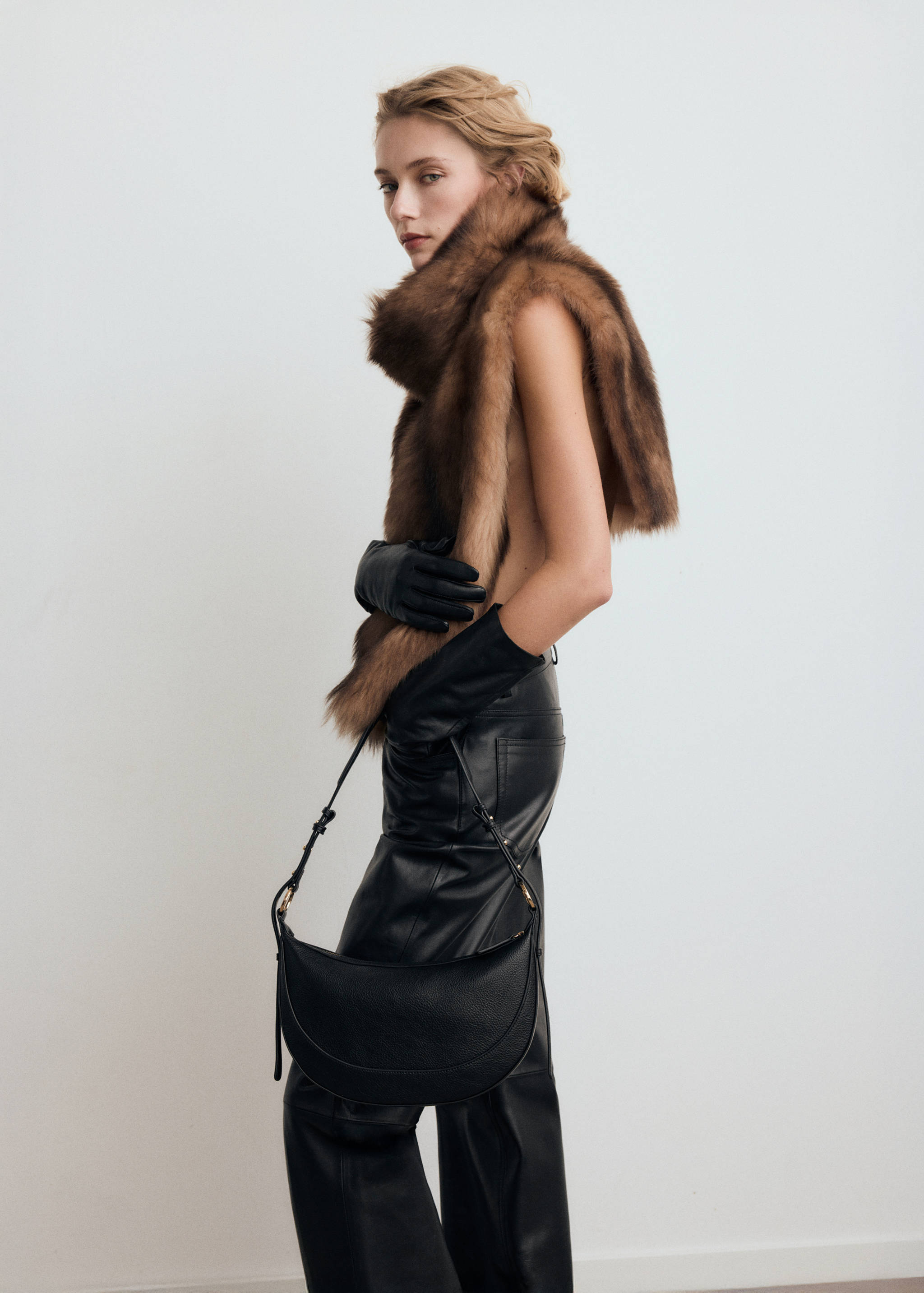 Oval shoulder bag - General plane