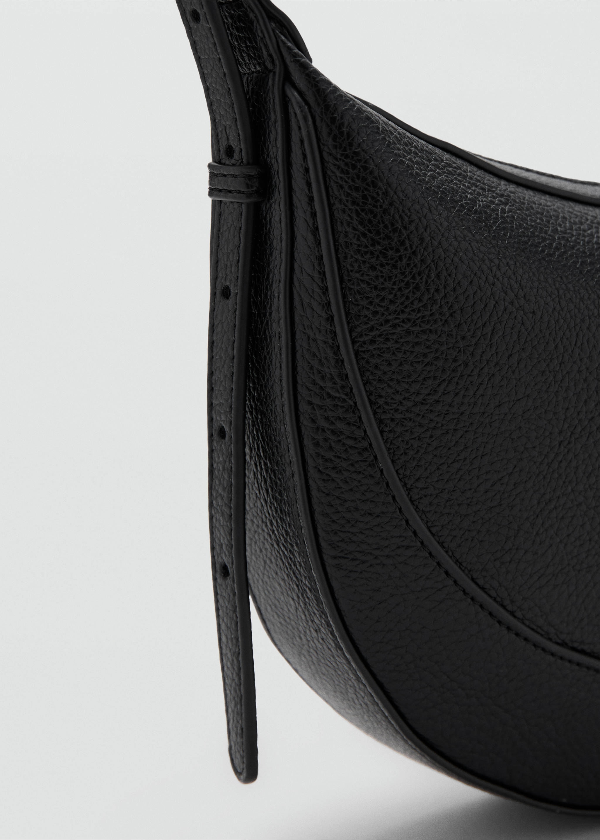 Oval shoulder bag - Details of the article 2, Black. Ref: 27091216-00.